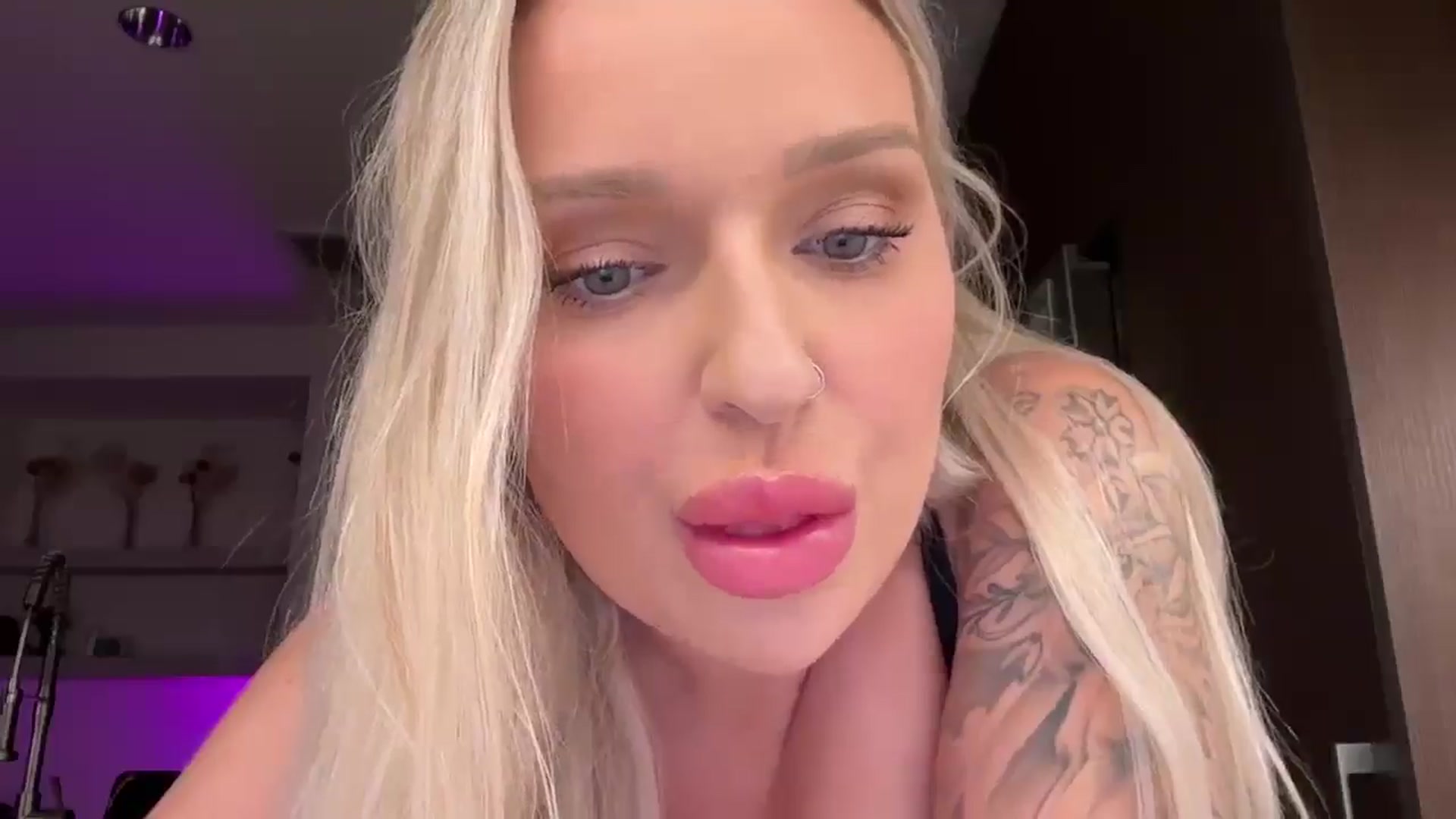 Gallery image thumbnail from KissMyTitsPls's myfreecams stream on, 03/15/2026, 03:51 image 7 of 20
