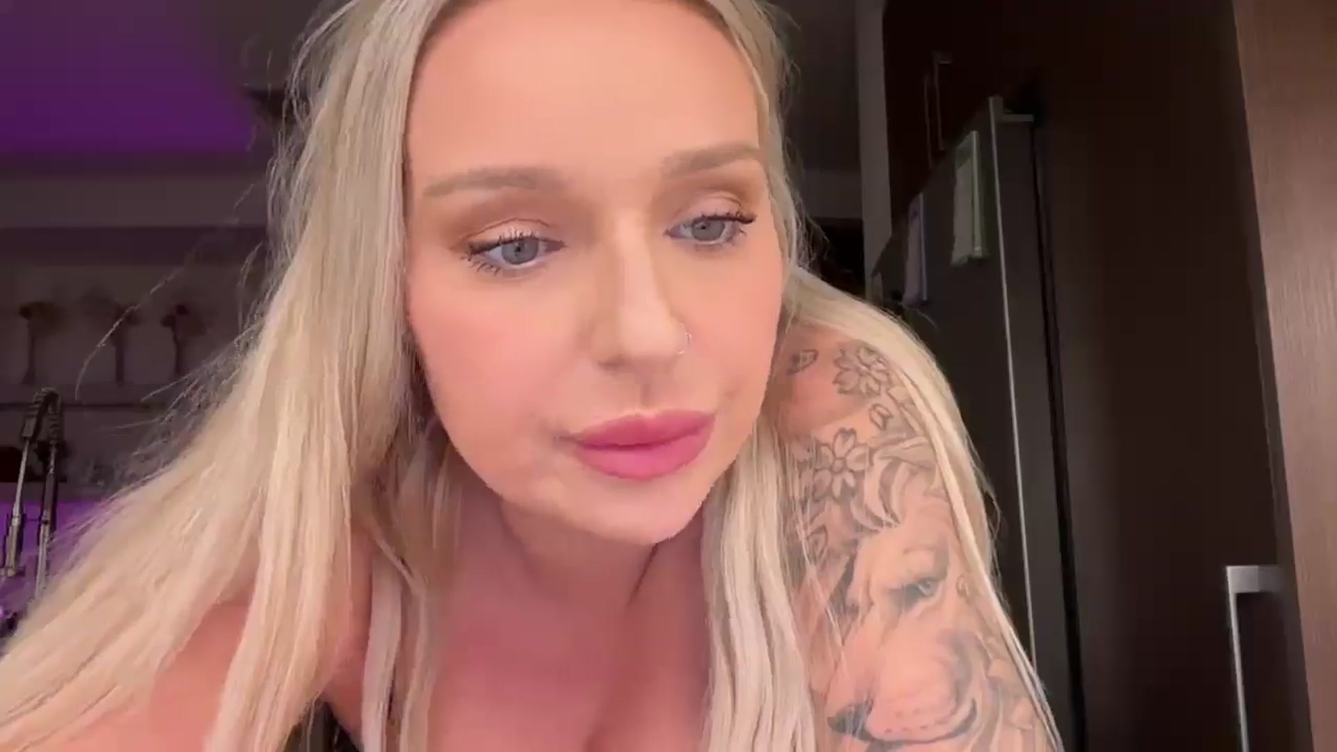 Gallery image thumbnail from KissMyTitsPls's myfreecams stream on, 03/15/2026, 03:51 image 10 of 20