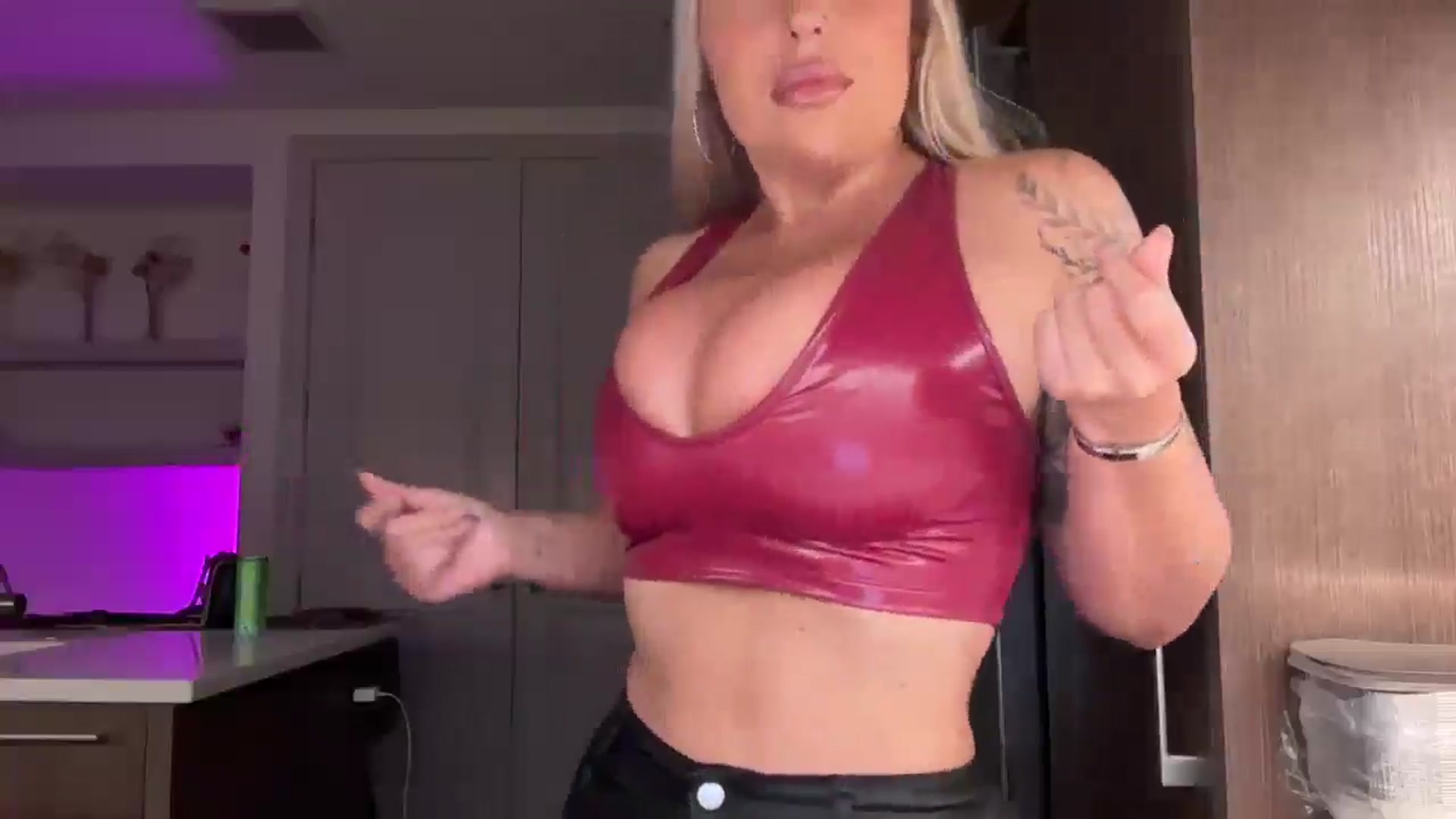 Gallery image thumbnail from KissMyTitsPls's myfreecams stream on, 04/03/2026, 04:51 image 5 of 20