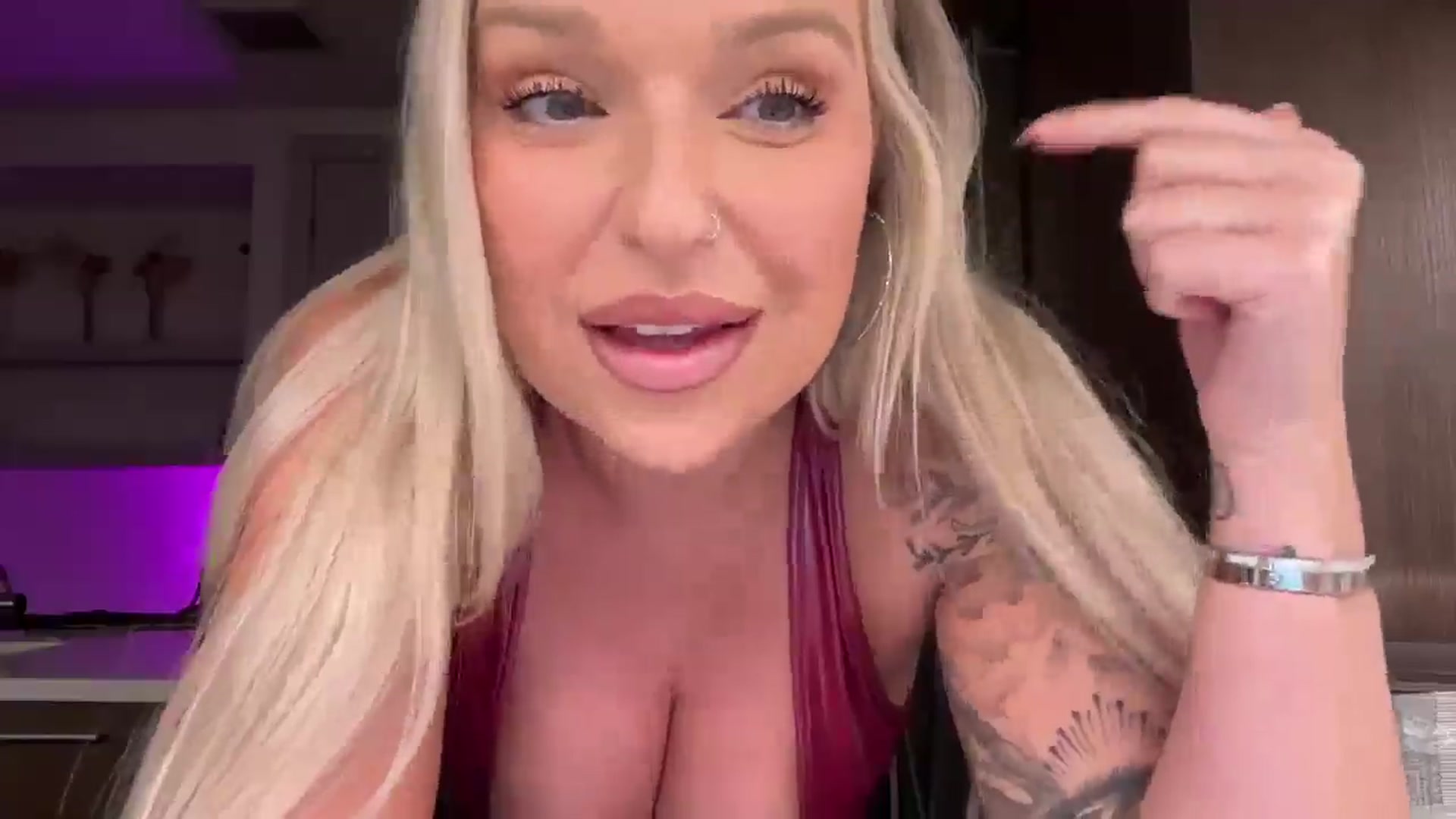 Gallery image thumbnail from KissMyTitsPls's myfreecams stream on, 04/03/2026, 04:51 image 10 of 20
