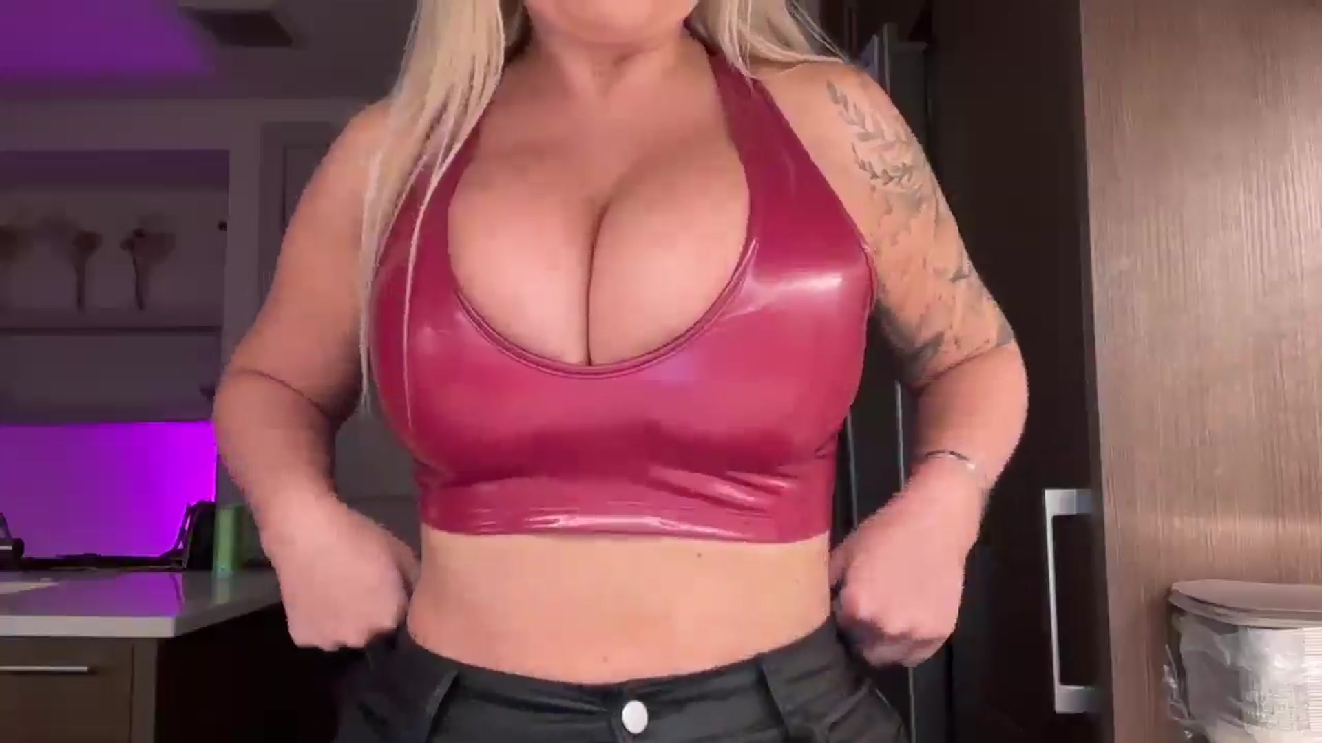 Gallery image thumbnail from KissMyTitsPls's myfreecams stream on, 04/03/2026, 04:51 image 13 of 20