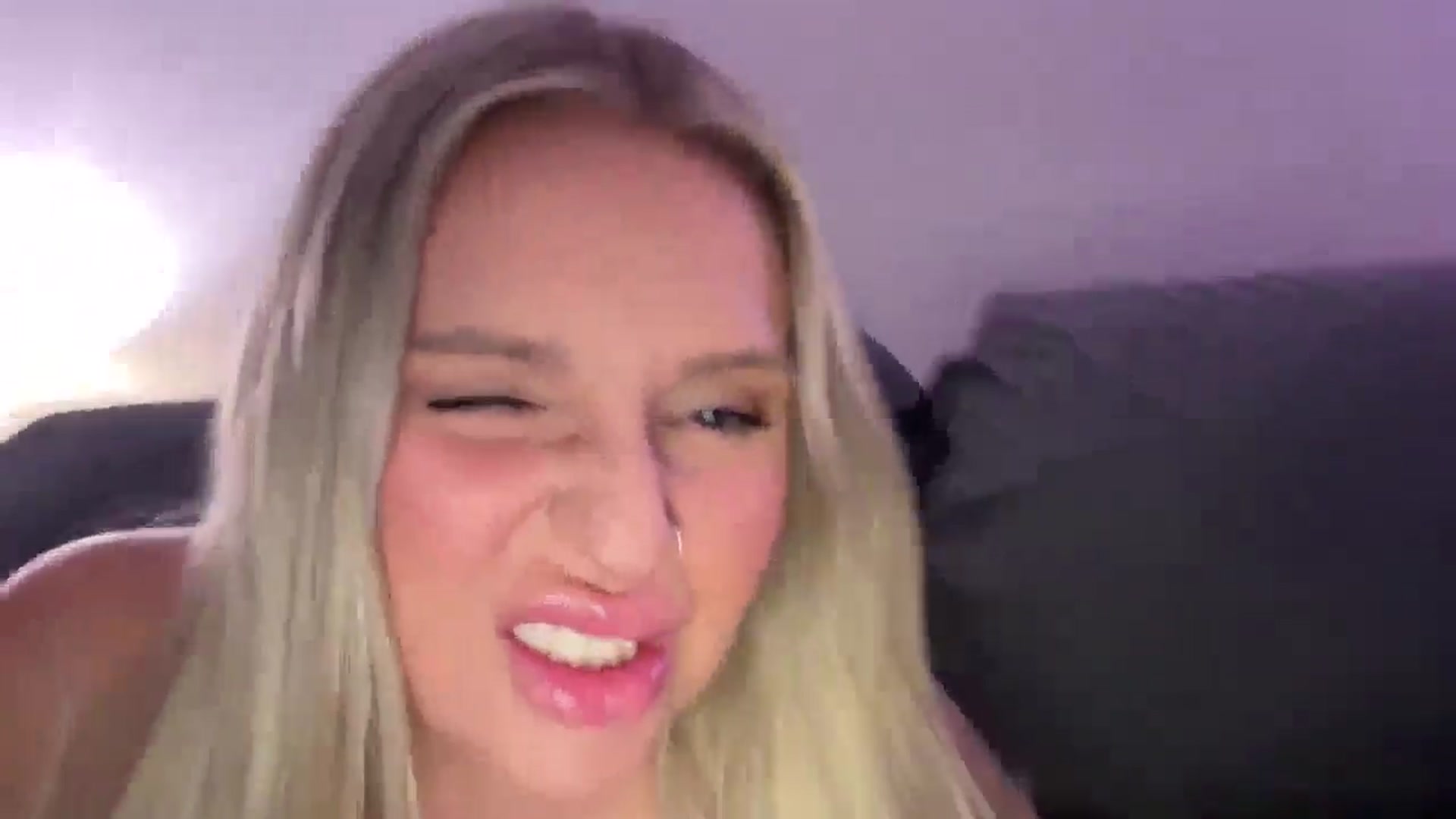 Gallery image thumbnail from KissMyTitsPls's myfreecams stream on, 04/12/2026, 05:32 image 2 of 20