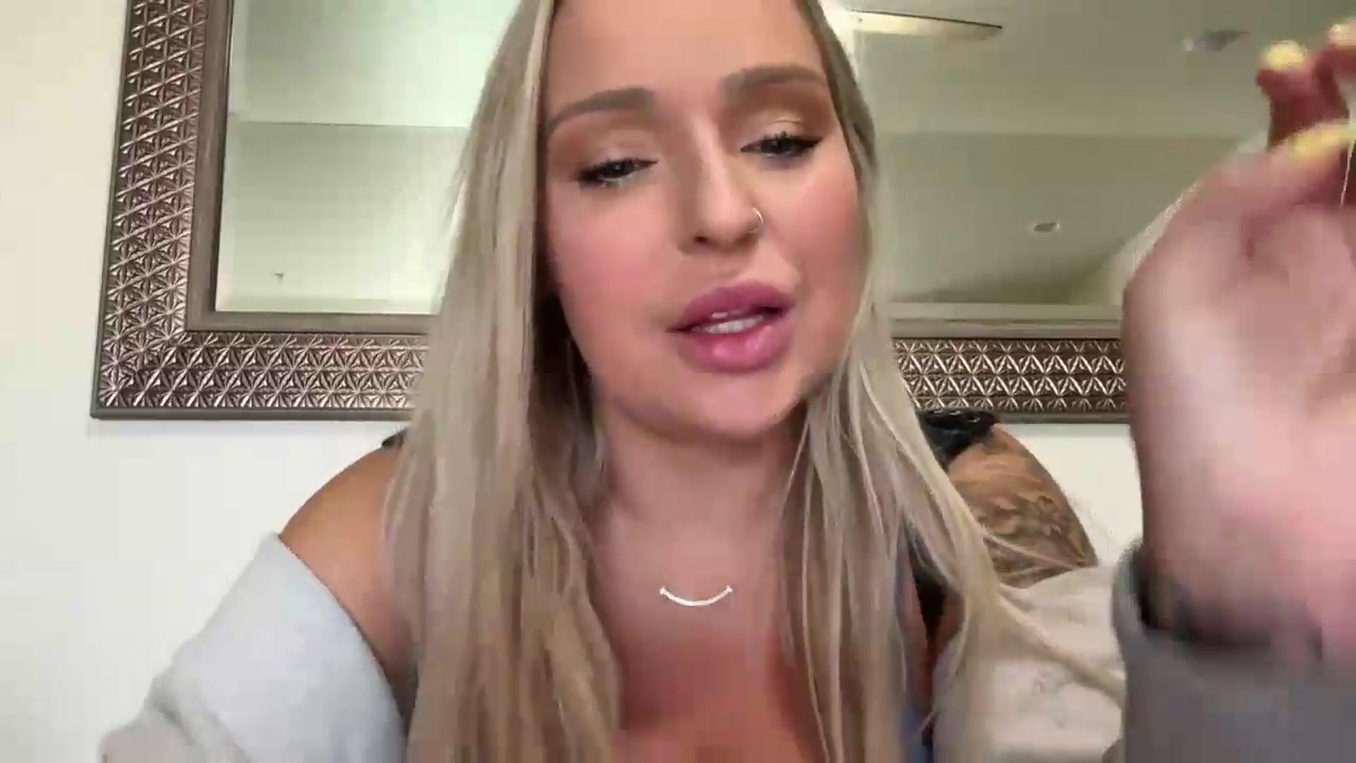 Gallery image thumbnail from KissMyTitsPls's myfreecams stream on, 05/11/2026, 18:36 image 4 of 20