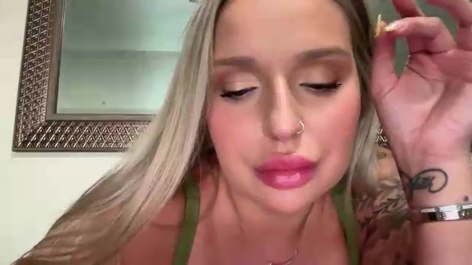 Gallery image thumbnail from KissMyTitsPls's myfreecams stream on, 05/12/2026, 23:22 image 13 of 20
