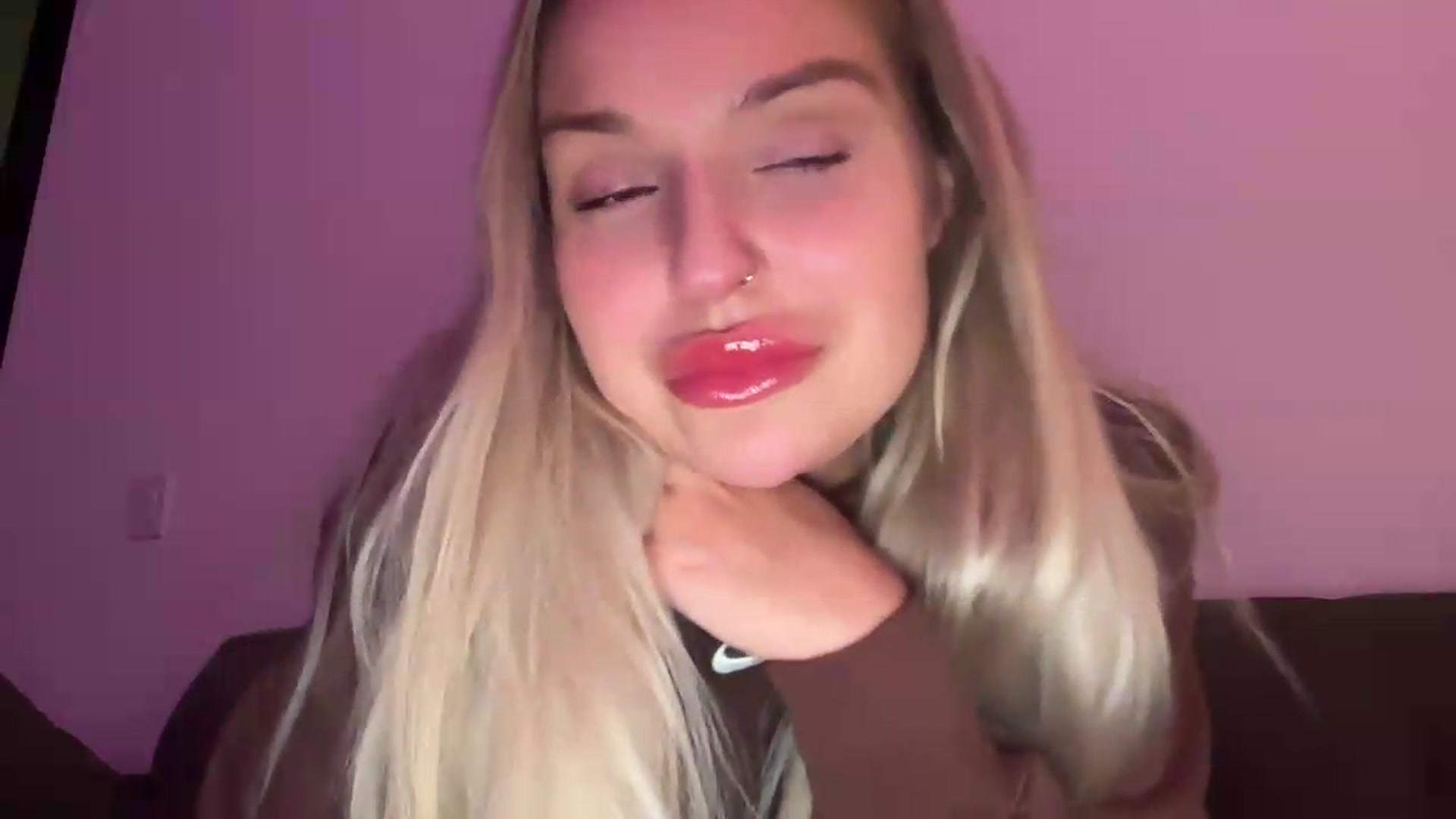 Gallery image thumbnail from KissMyTitsPls's myfreecams stream on, 07/18/2026, 07:21 image 3 of 20