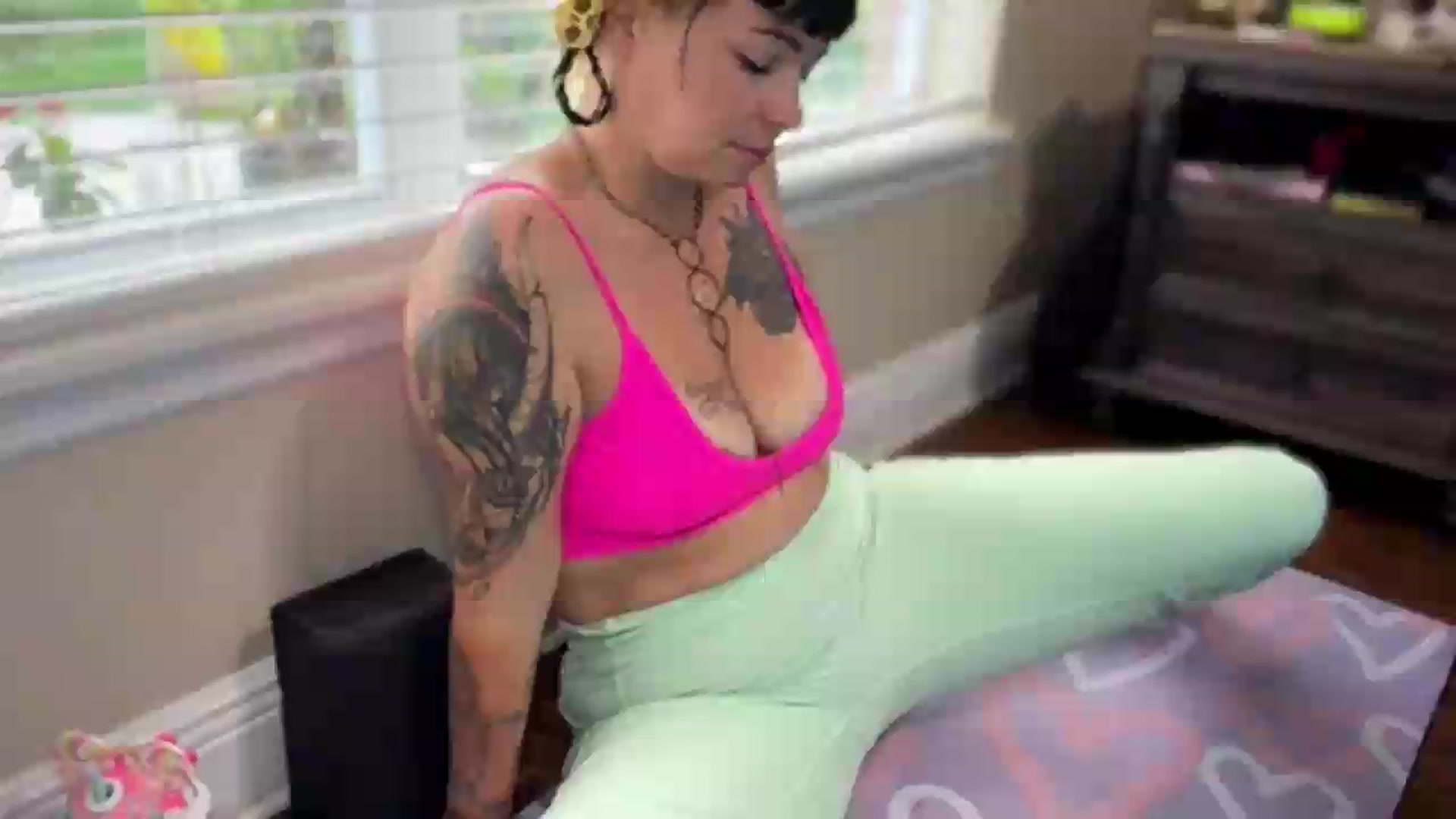 Gallery image thumbnail from KissMyTulips's myfreecams stream on, 07/28/2026, 12:34 image 15 of 20