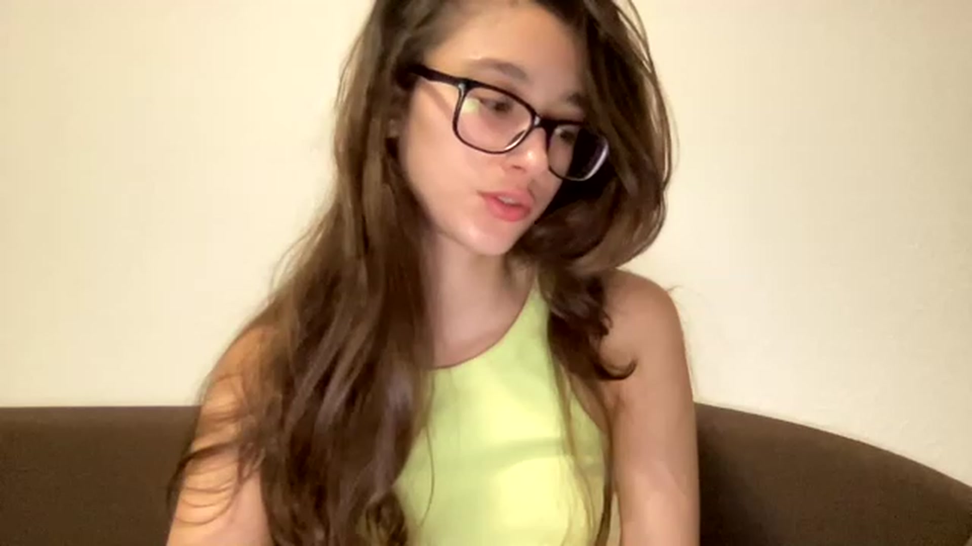 Gallery image thumbnail from Kiss_22's myfreecams stream on, 12/18/2022, 17:13 image 9 of 20