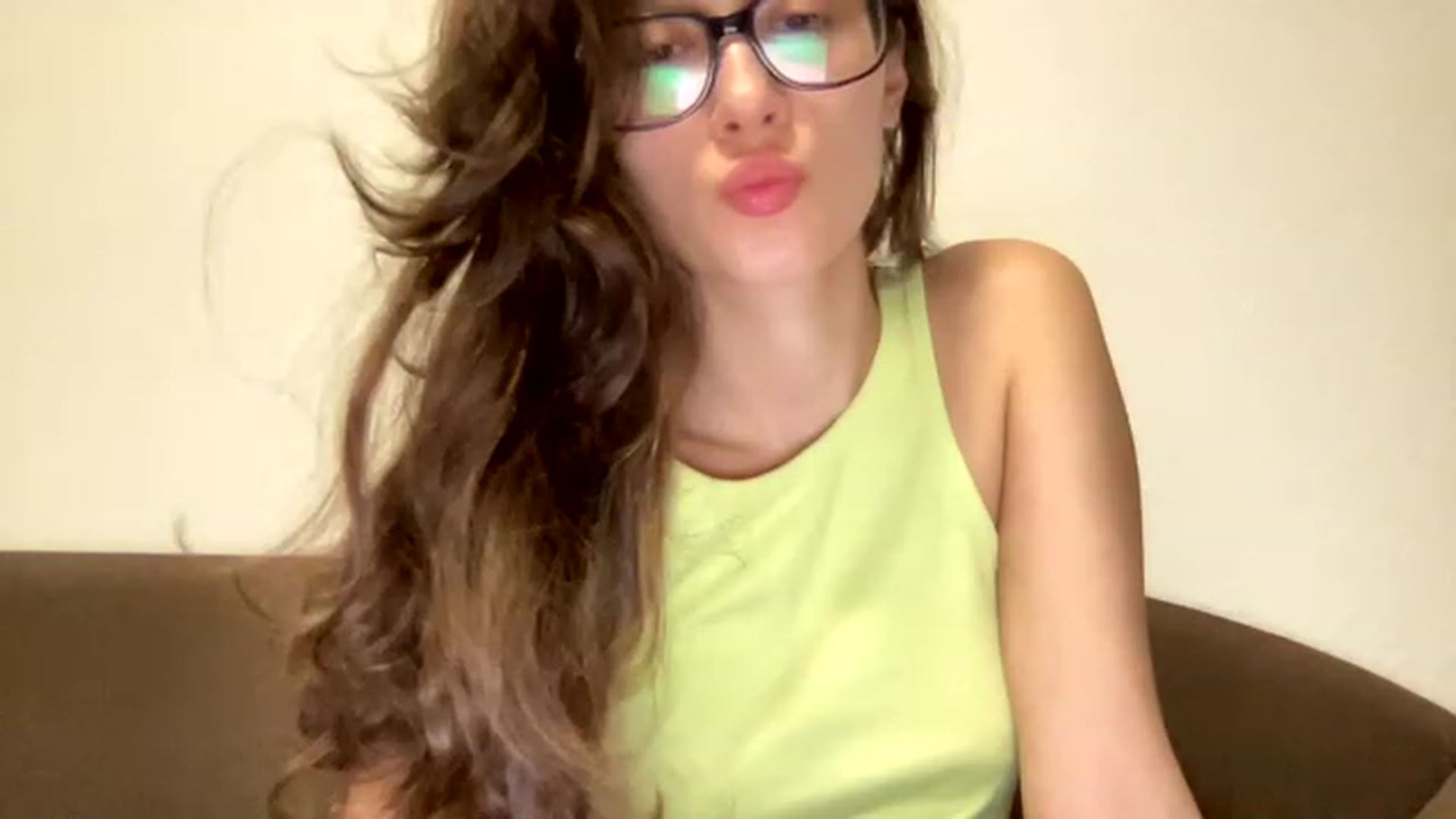 Gallery image thumbnail from Kiss_22's myfreecams stream on, 12/18/2022, 17:13 image 20 of 20