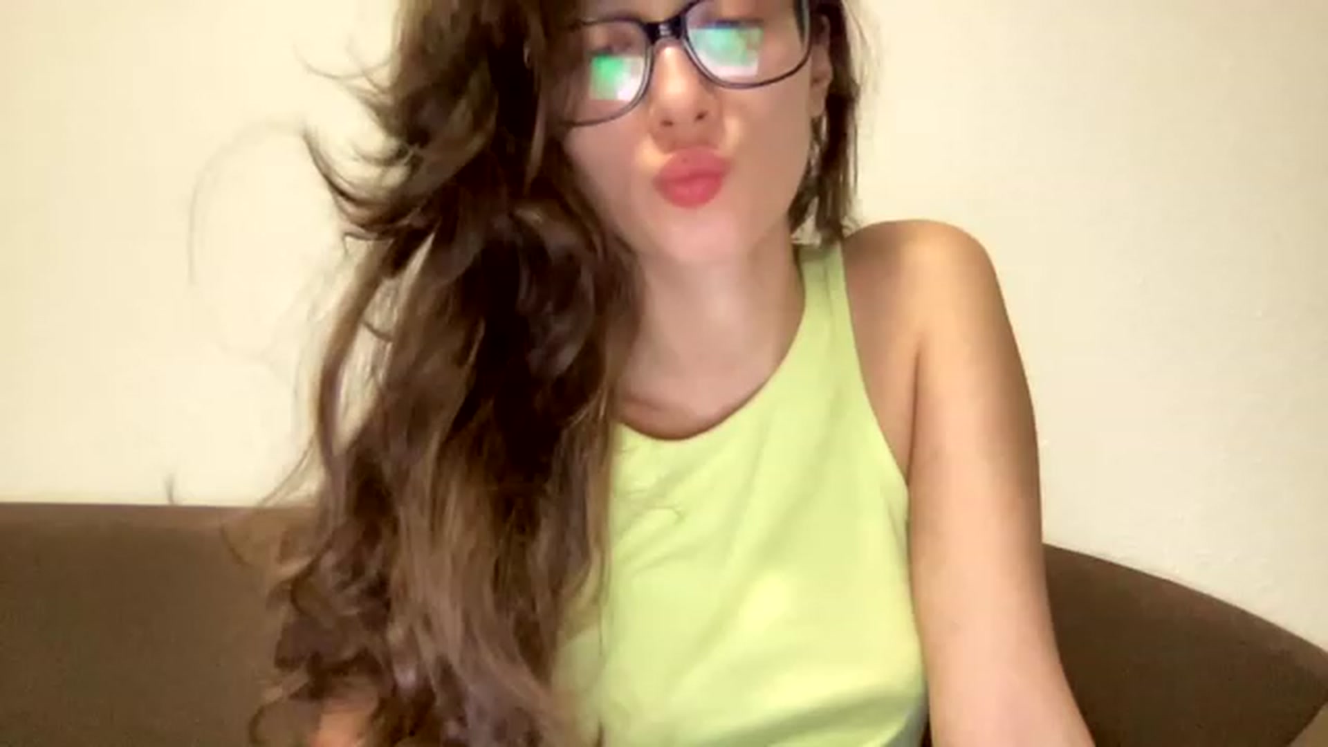 Gallery image thumbnail from Kiss_22's myfreecams stream on, 12/18/2022, 17:13 image 19 of 20