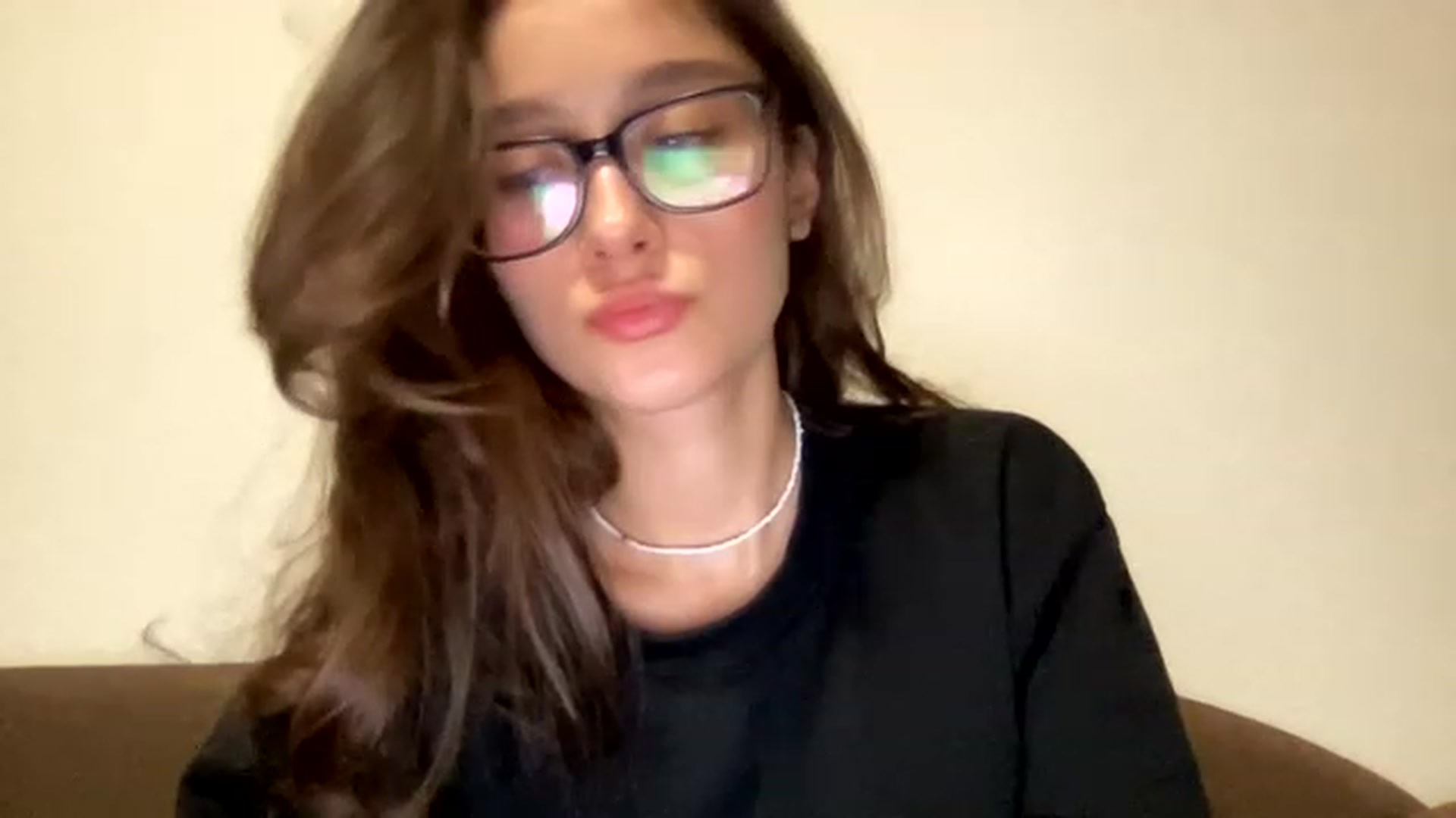 Gallery image thumbnail from Kiss_22's myfreecams stream on, 12/19/2022, 19:02 image 17 of 20