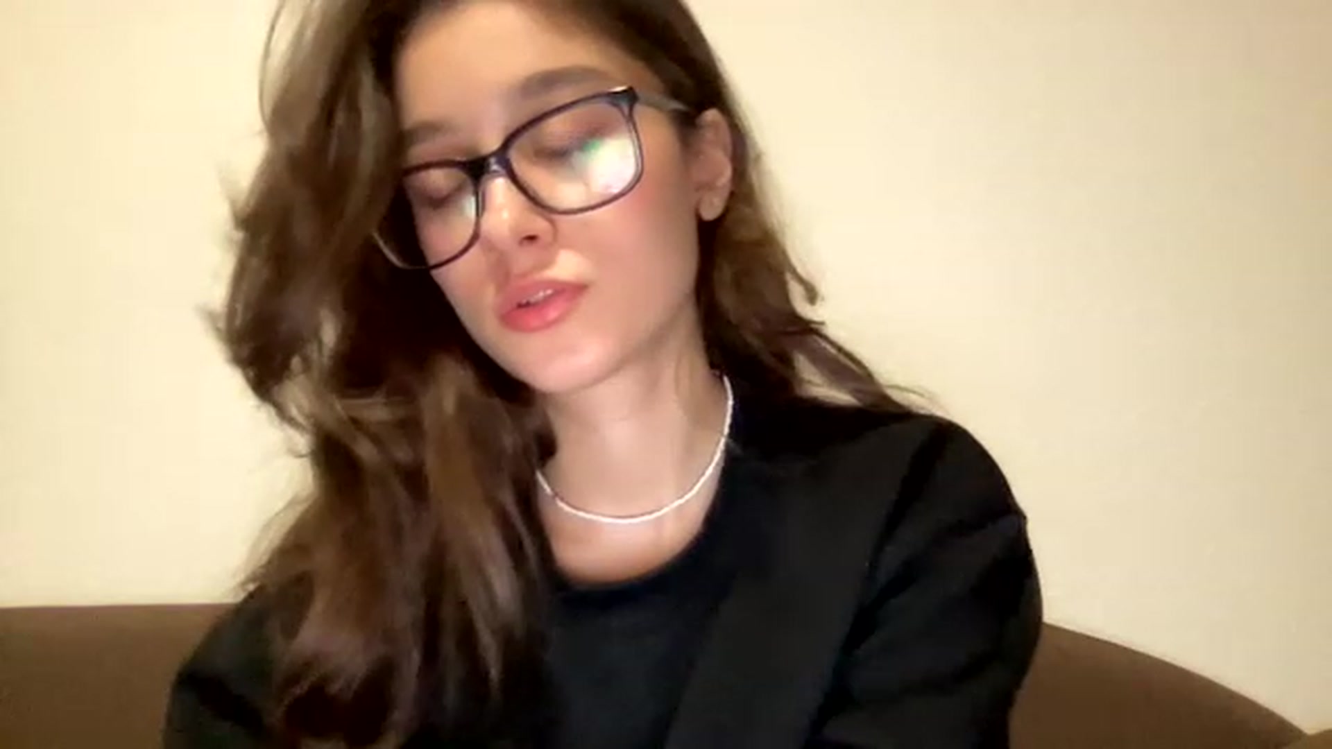 Gallery image thumbnail from Kiss_22's myfreecams stream on, 12/19/2022, 19:02 image 19 of 20