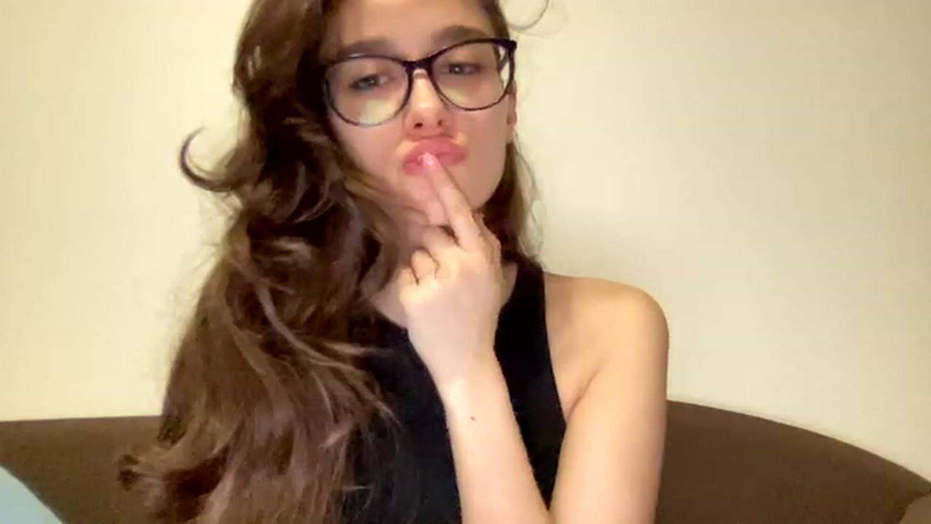 Gallery image thumbnail from Kiss_22's myfreecams stream on, 03/06/2023, 13:34 image 20 of 20
