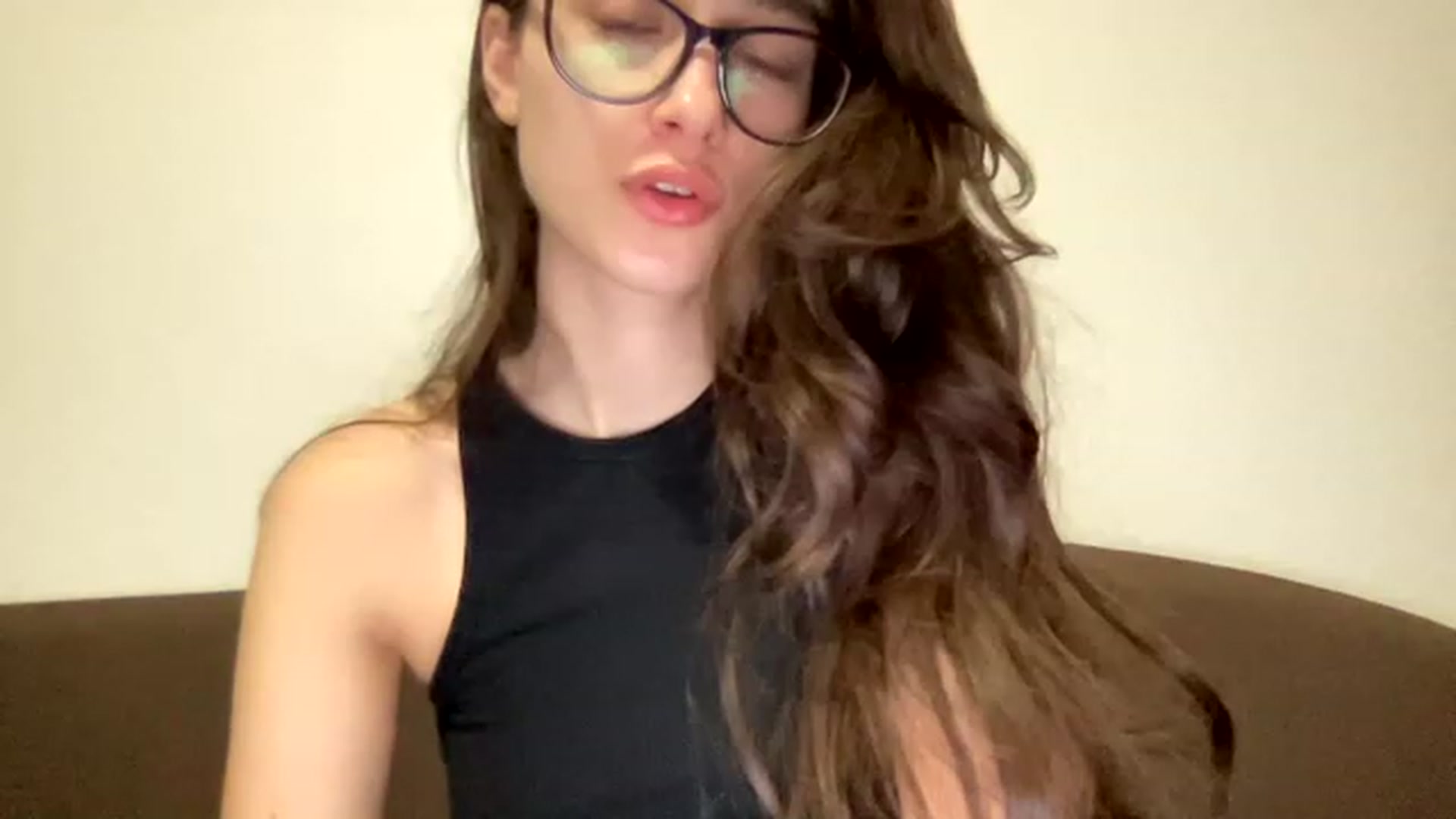 Gallery image thumbnail from Kiss_22's myfreecams stream on, 03/07/2023, 12:39 image 2 of 20