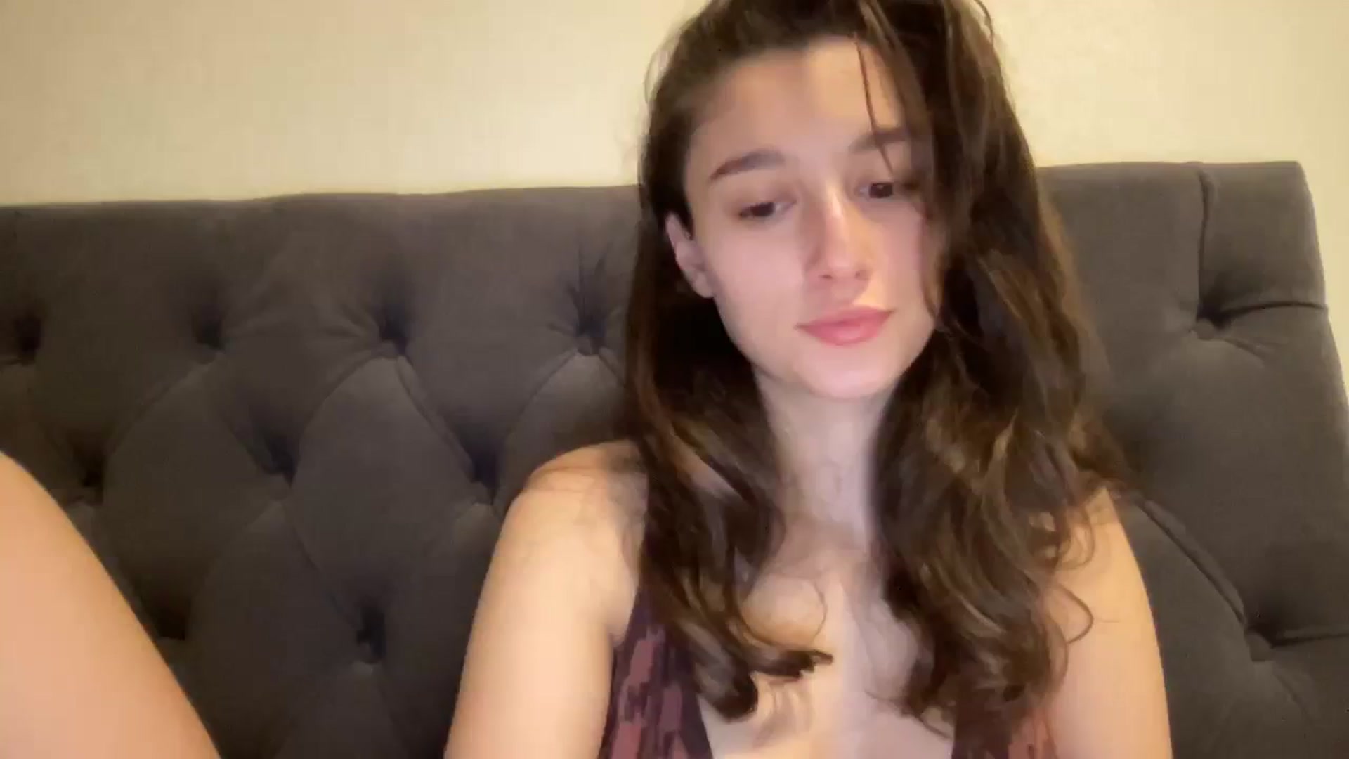 Gallery image thumbnail from Kiss_22's myfreecams stream on, 12/24/2023, 21:09 image 6 of 20