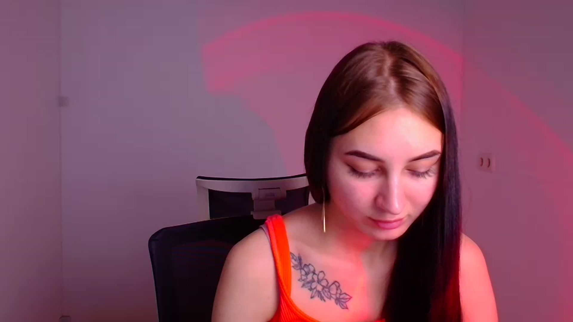 Gallery image thumbnail from Kiss_mia_'s myfreecams stream on, 12/02/2024, 11:46 image 6 of 20