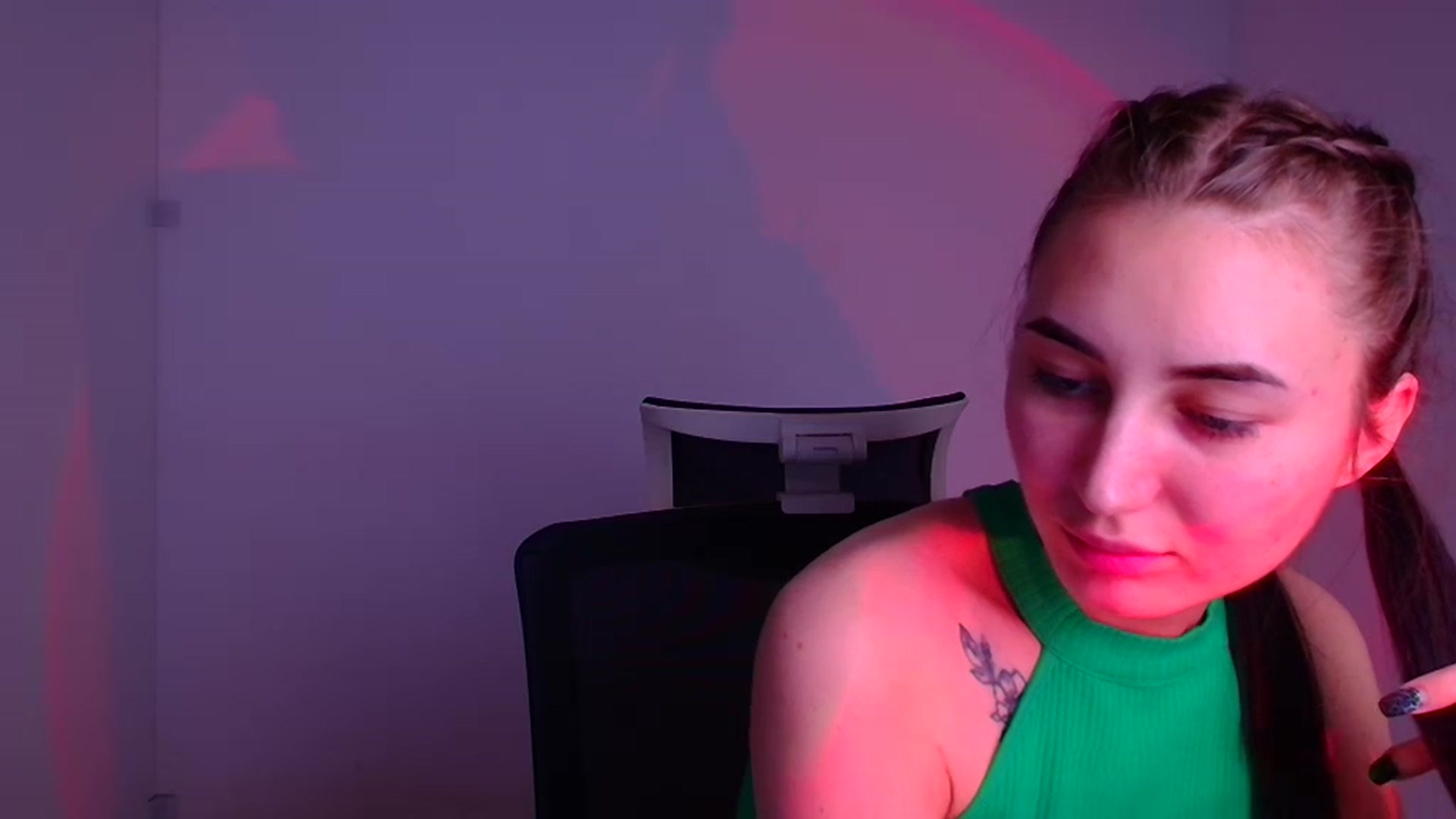 Gallery image thumbnail from Kiss_mia_'s myfreecams stream on, 12/05/2024, 11:13 image 15 of 20