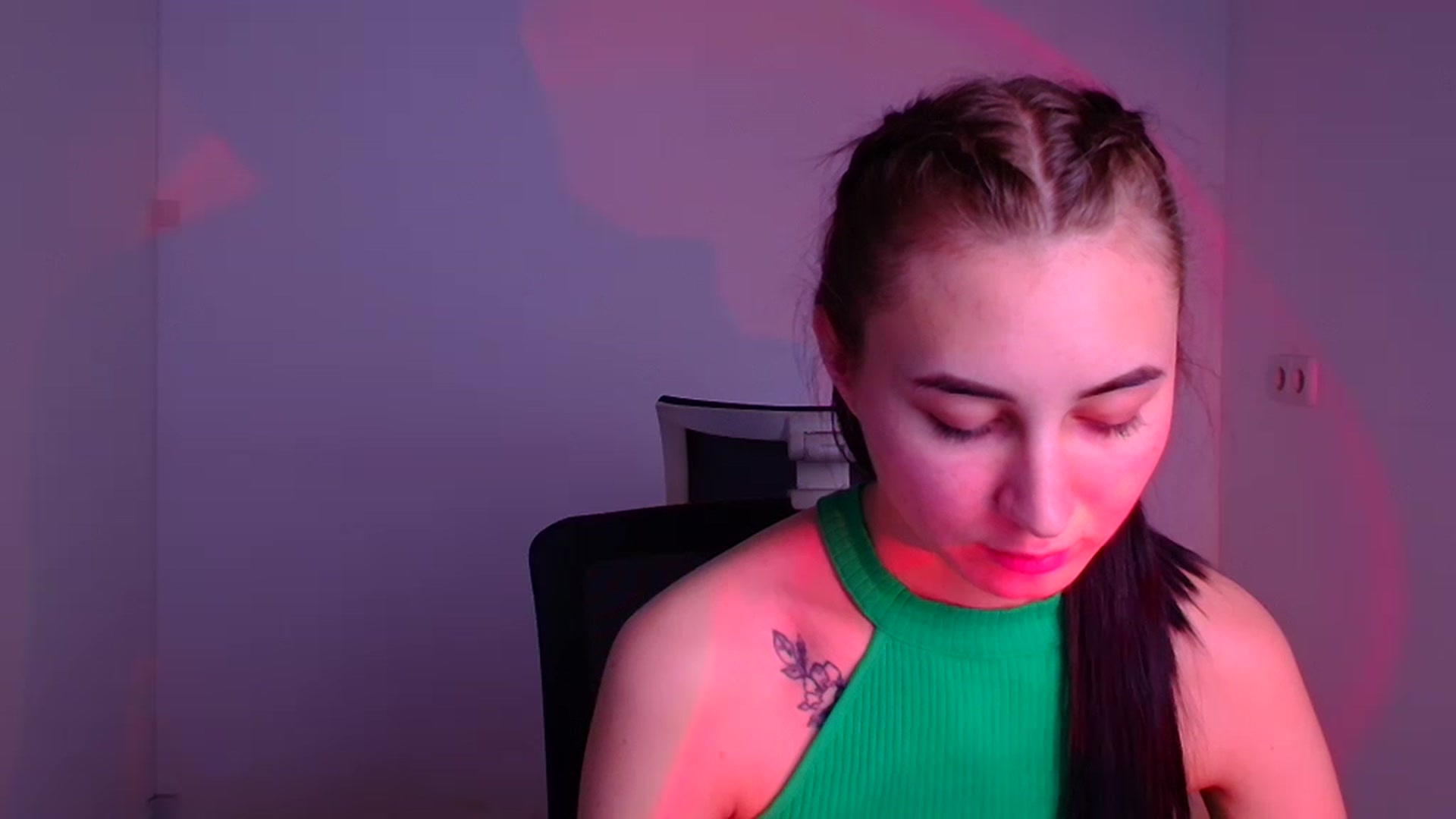 Gallery image thumbnail from Kiss_mia_'s myfreecams stream on, 12/05/2024, 11:13 image 14 of 20
