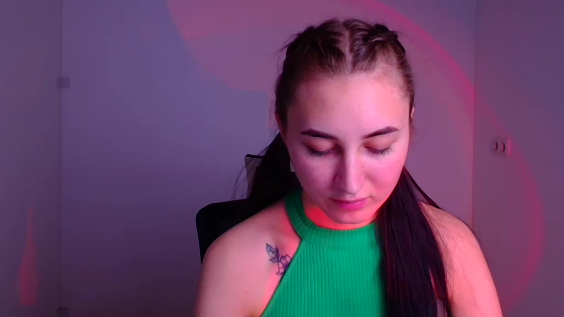 Gallery image thumbnail from Kiss_mia_'s myfreecams stream on, 12/05/2024, 11:13 image 18 of 20