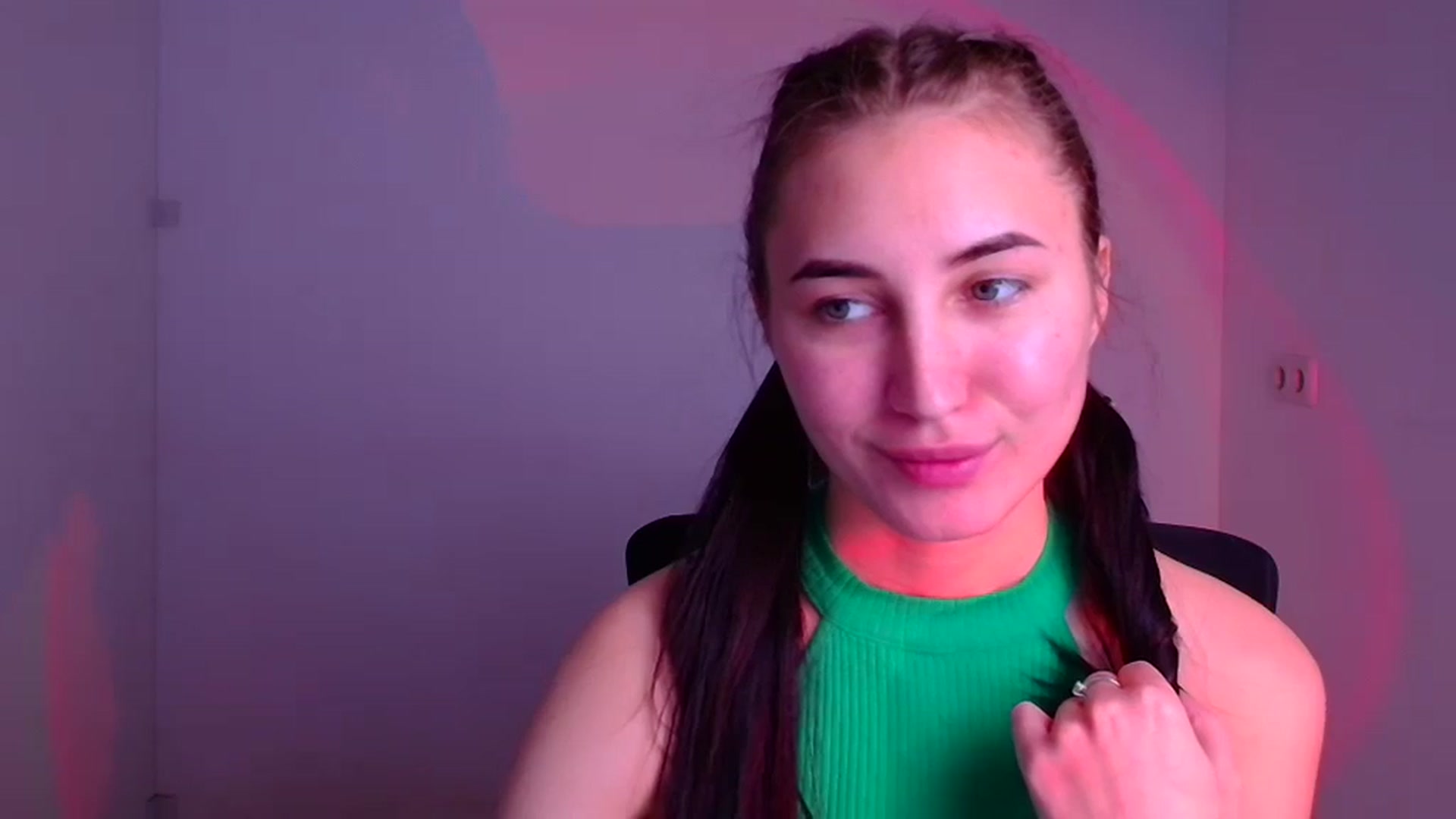 Gallery image thumbnail from Kiss_mia_'s myfreecams stream on, 12/05/2024, 11:13 image 3 of 20