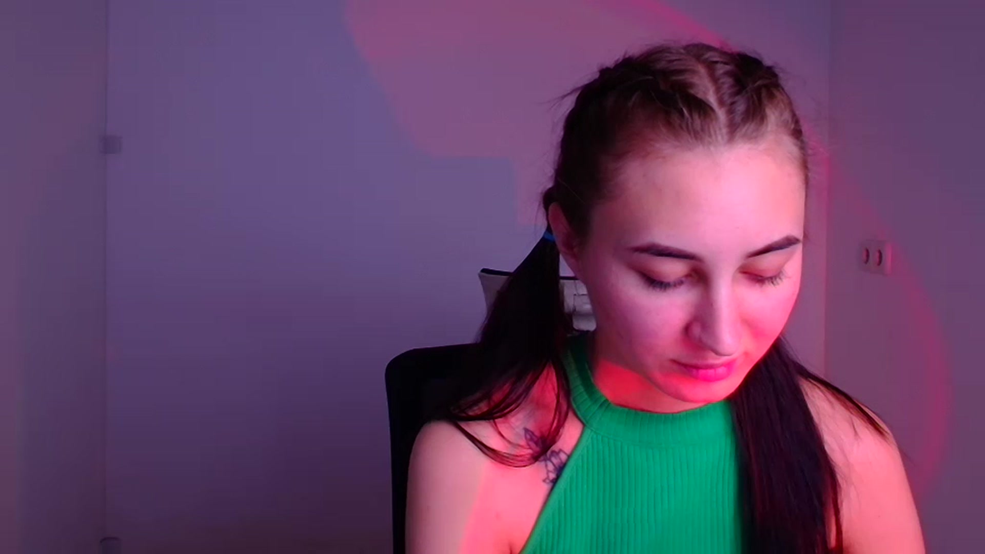 Gallery image thumbnail from Kiss_mia_'s myfreecams stream on, 12/05/2024, 11:13 image 20 of 20