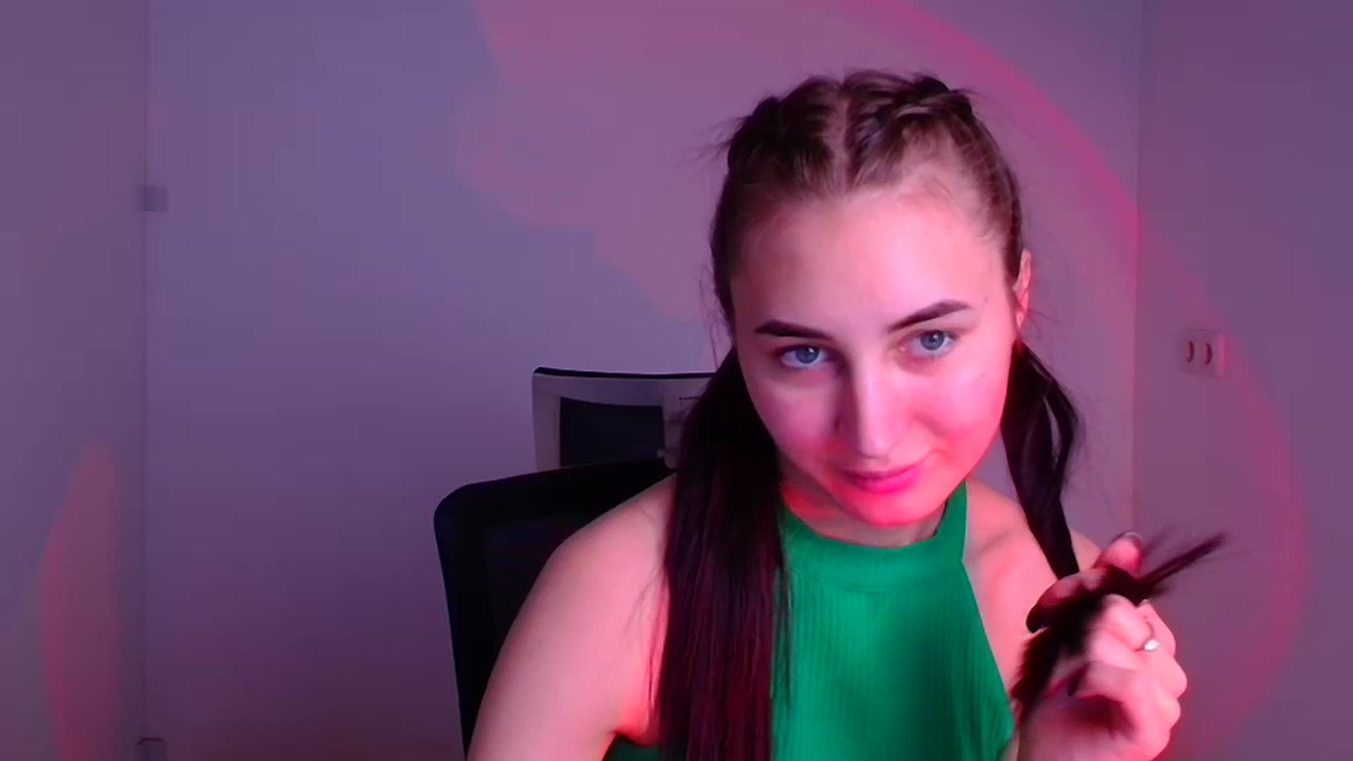 Gallery image thumbnail from Kiss_mia_'s myfreecams stream on, 12/05/2024, 11:13 image 7 of 20