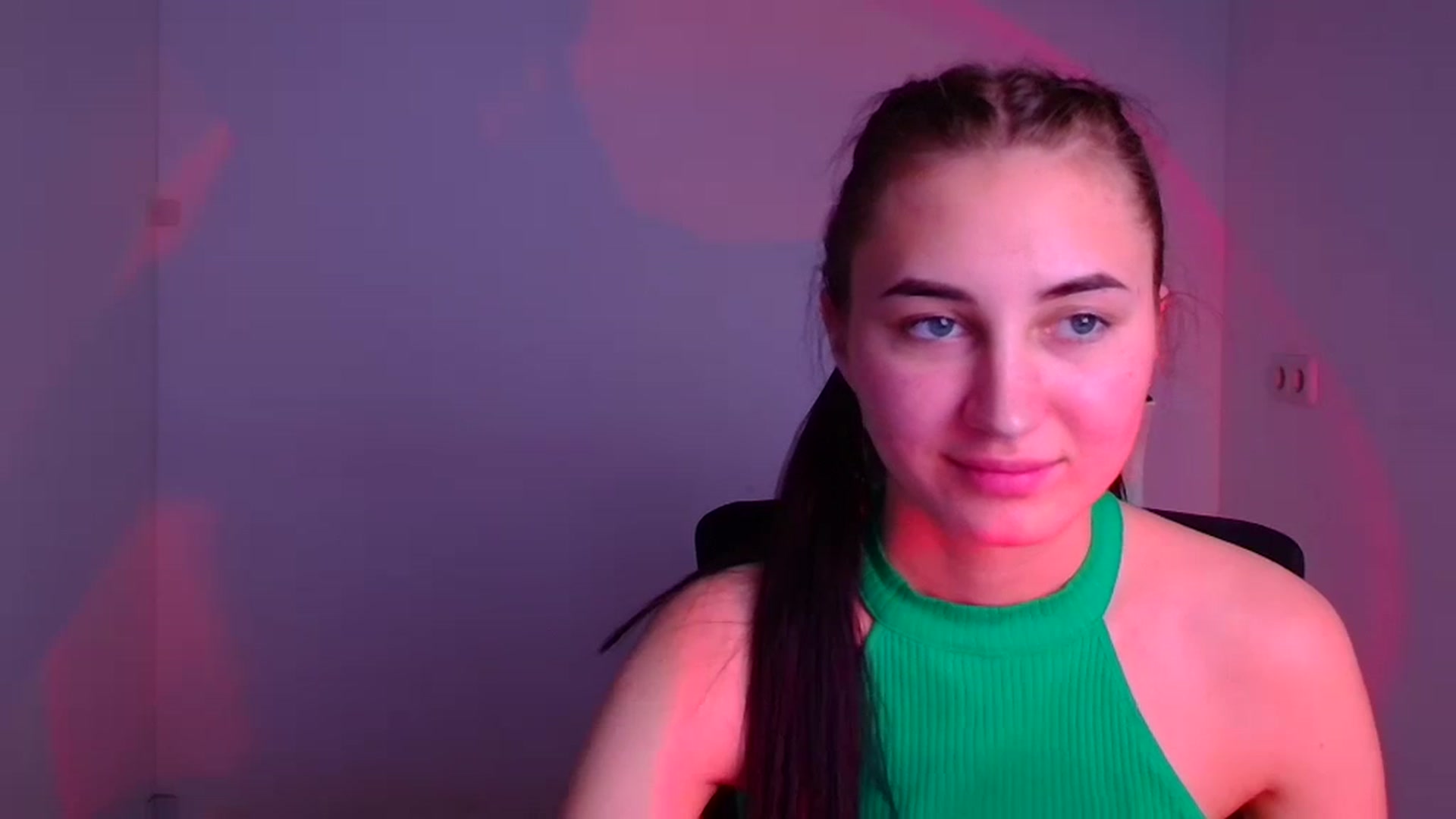 Gallery image thumbnail from Kiss_mia_'s myfreecams stream on, 12/05/2024, 11:34 image 7 of 20