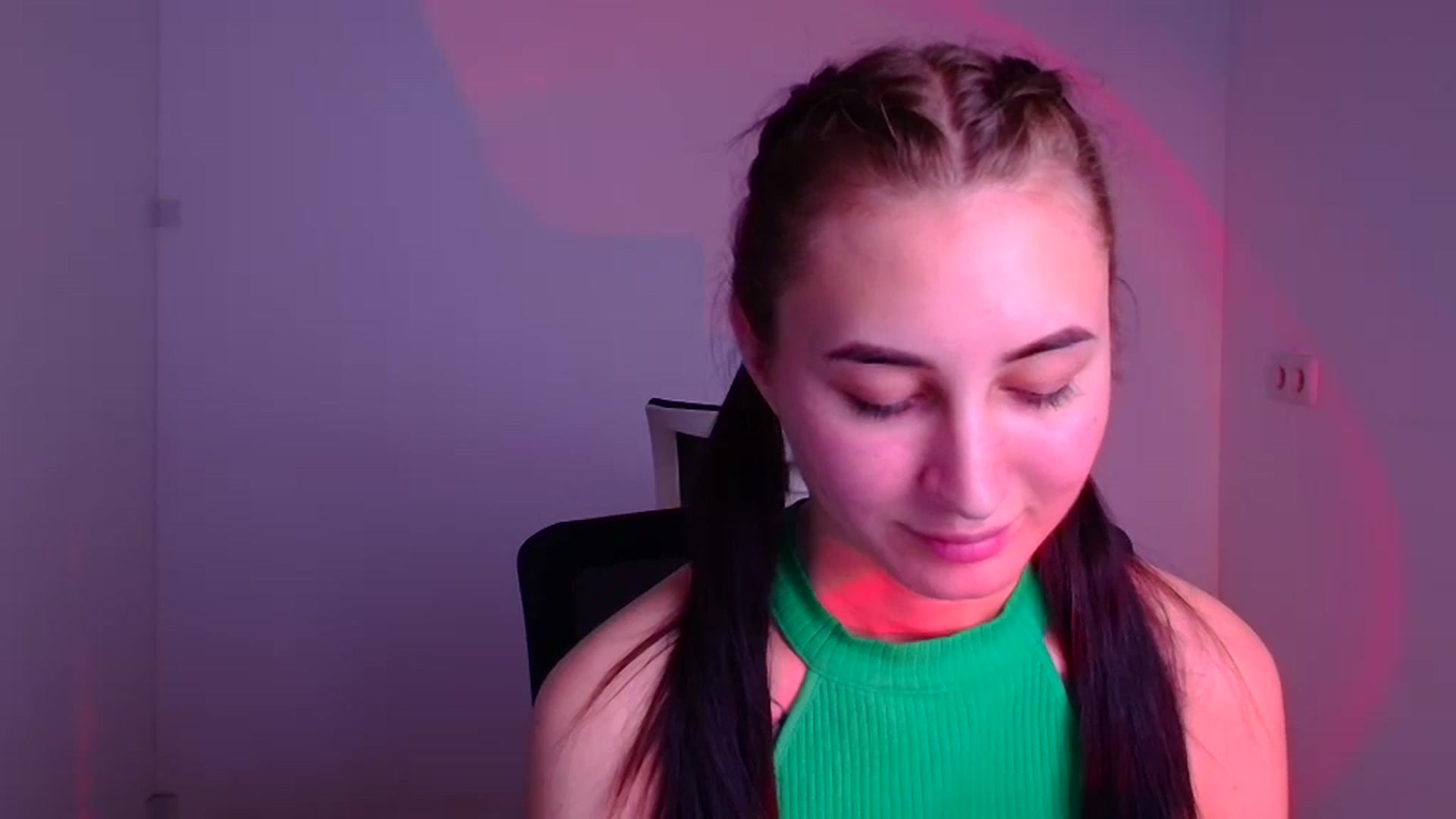 Gallery image thumbnail from Kiss_mia_'s myfreecams stream on, 12/05/2024, 11:34 image 2 of 20