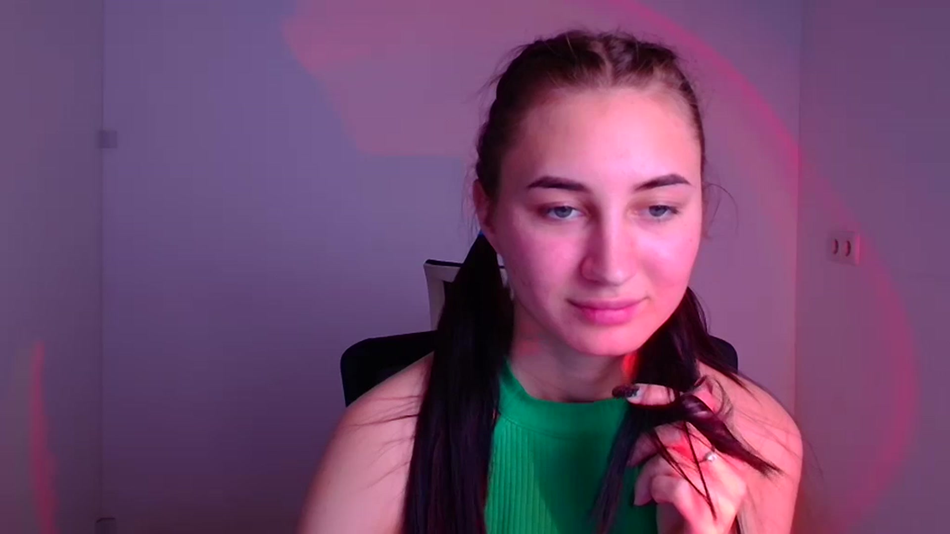 Gallery image thumbnail from Kiss_mia_'s myfreecams stream on, 12/05/2024, 11:34 image 4 of 20
