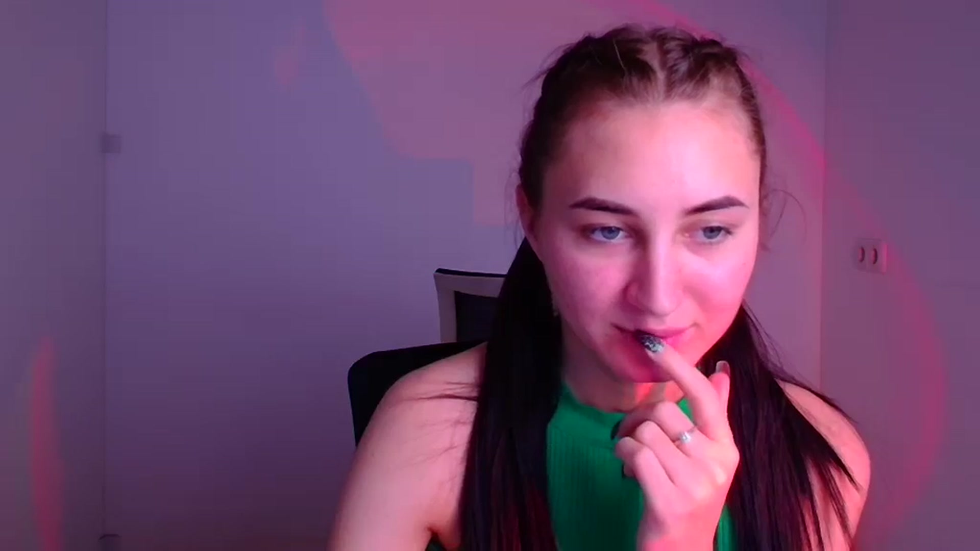Gallery image thumbnail from Kiss_mia_'s myfreecams stream on, 12/05/2024, 11:34 image 3 of 20