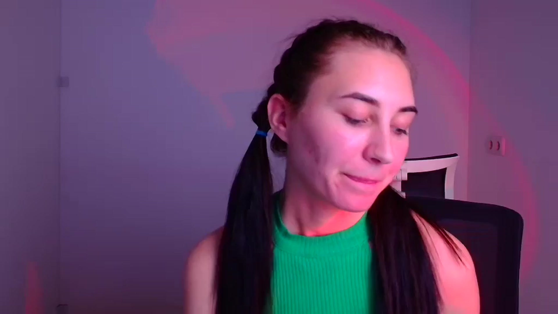 Gallery image thumbnail from Kiss_mia_'s myfreecams stream on, 12/05/2024, 11:34 image 18 of 20