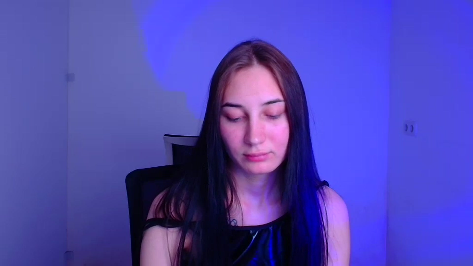 Gallery image thumbnail from Kiss_mia_'s myfreecams stream on, 12/05/2024, 20:39 image 4 of 20
