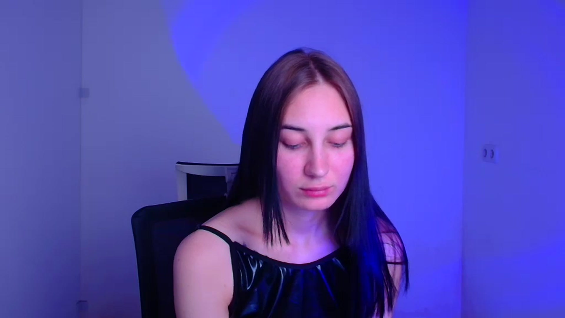 Gallery image thumbnail from Kiss_mia_'s myfreecams stream on, 12/05/2024, 20:39 image 13 of 20