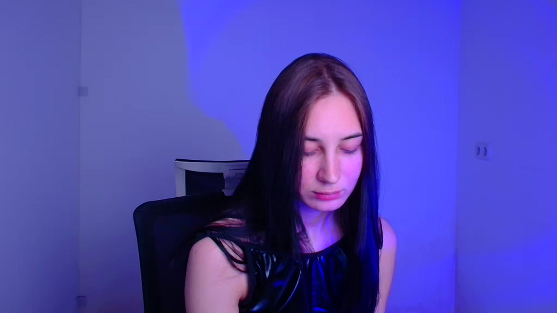 Gallery image thumbnail from Kiss_mia_'s myfreecams stream on, 12/05/2024, 20:39 image 3 of 20