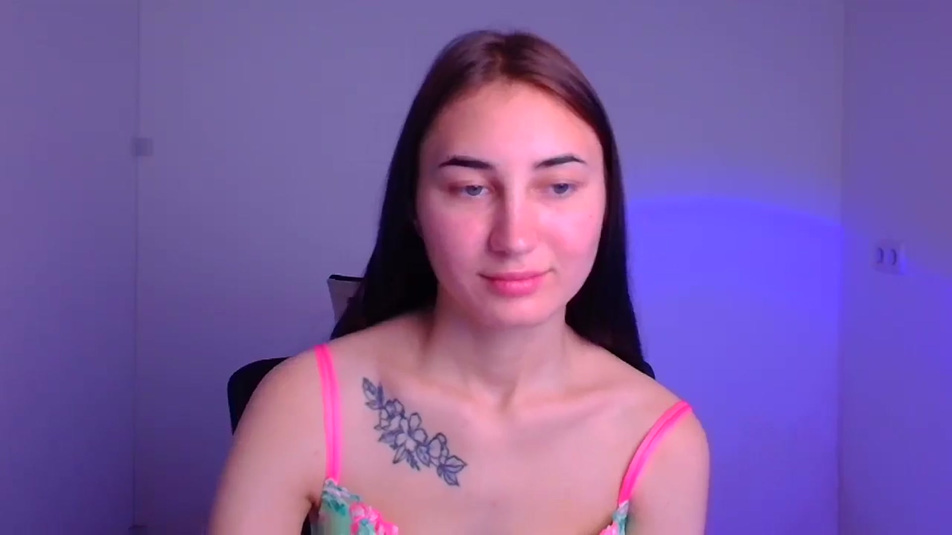Gallery image thumbnail from Kiss_mia_'s myfreecams stream on, 12/10/2024, 08:33 image 6 of 20