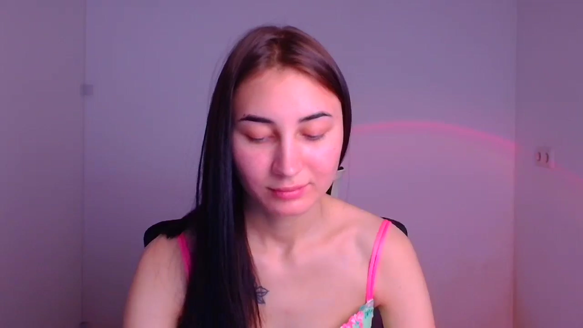 Gallery image thumbnail from Kiss_mia_'s myfreecams stream on, 12/10/2024, 08:33 image 14 of 20