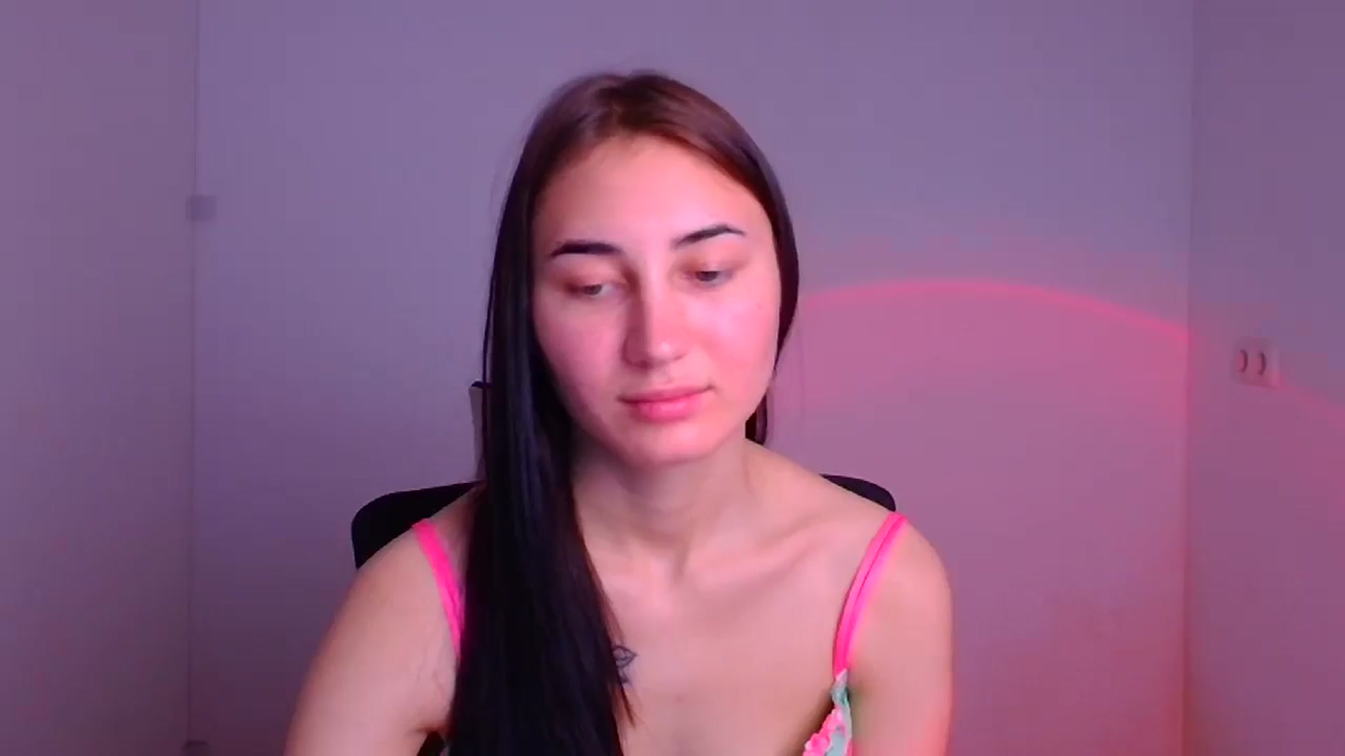 Gallery image thumbnail from Kiss_mia_'s myfreecams stream on, 12/10/2024, 08:33 image 17 of 20