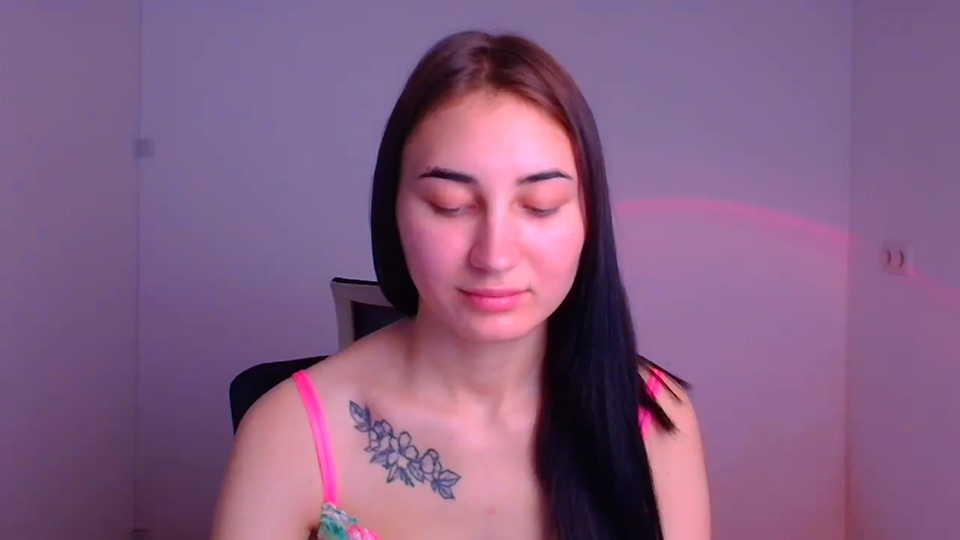 Gallery image thumbnail from Kiss_mia_'s myfreecams stream on, 12/10/2024, 08:33 image 4 of 20