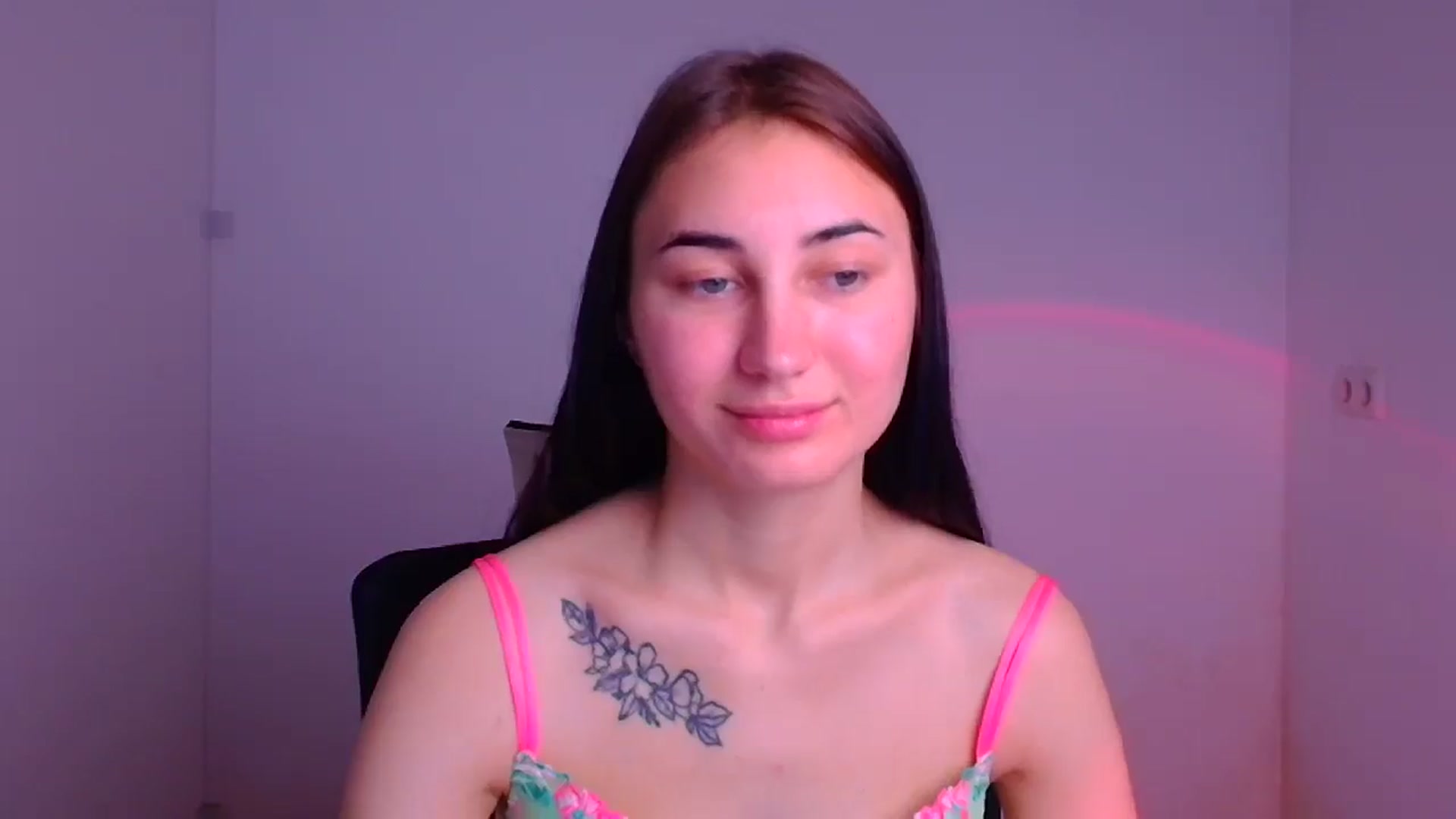 Gallery image thumbnail from Kiss_mia_'s myfreecams stream on, 12/10/2024, 08:33 image 7 of 20