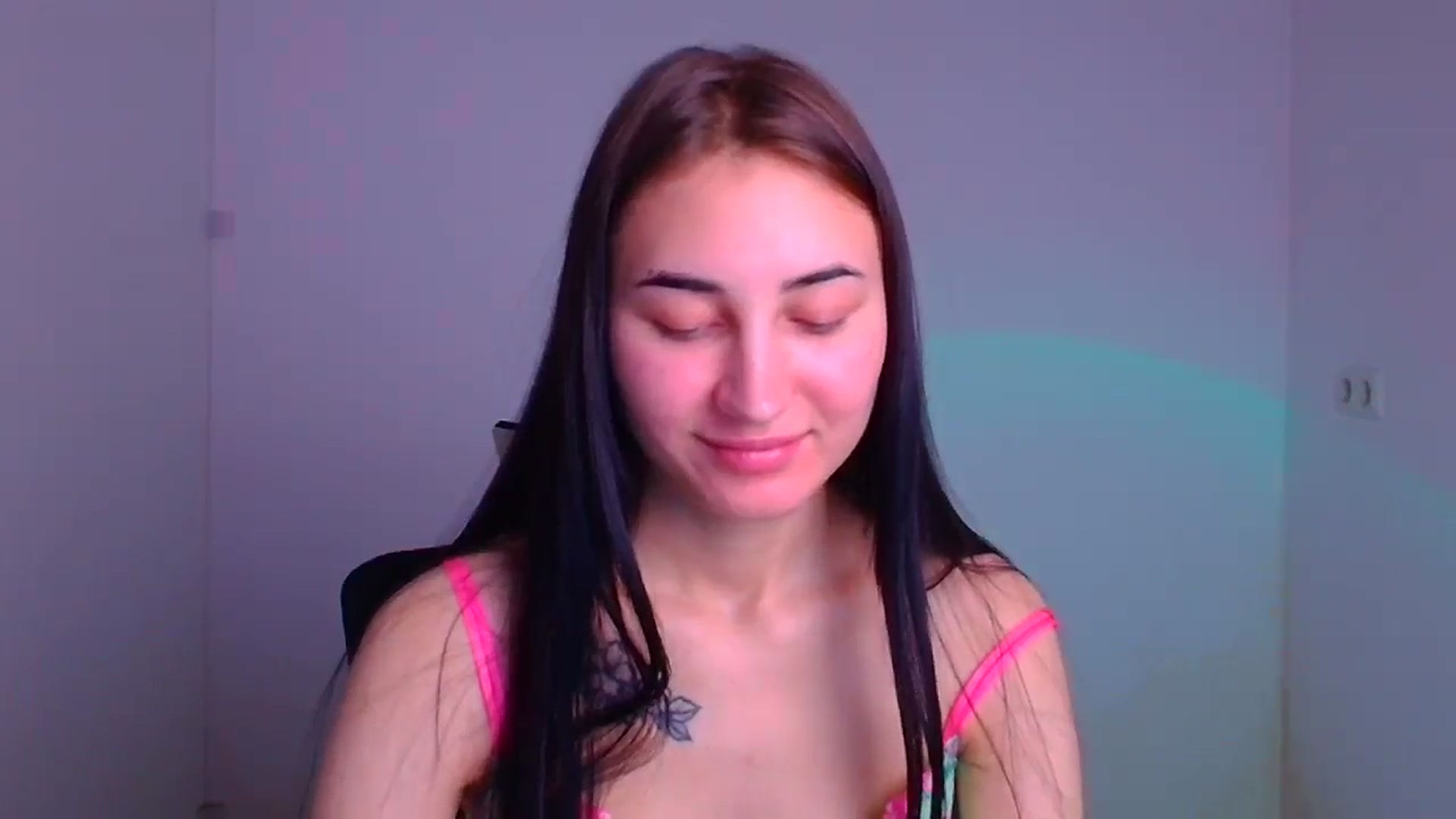 Gallery image thumbnail from Kiss_mia_'s myfreecams stream on, 12/10/2024, 08:33 image 2 of 20
