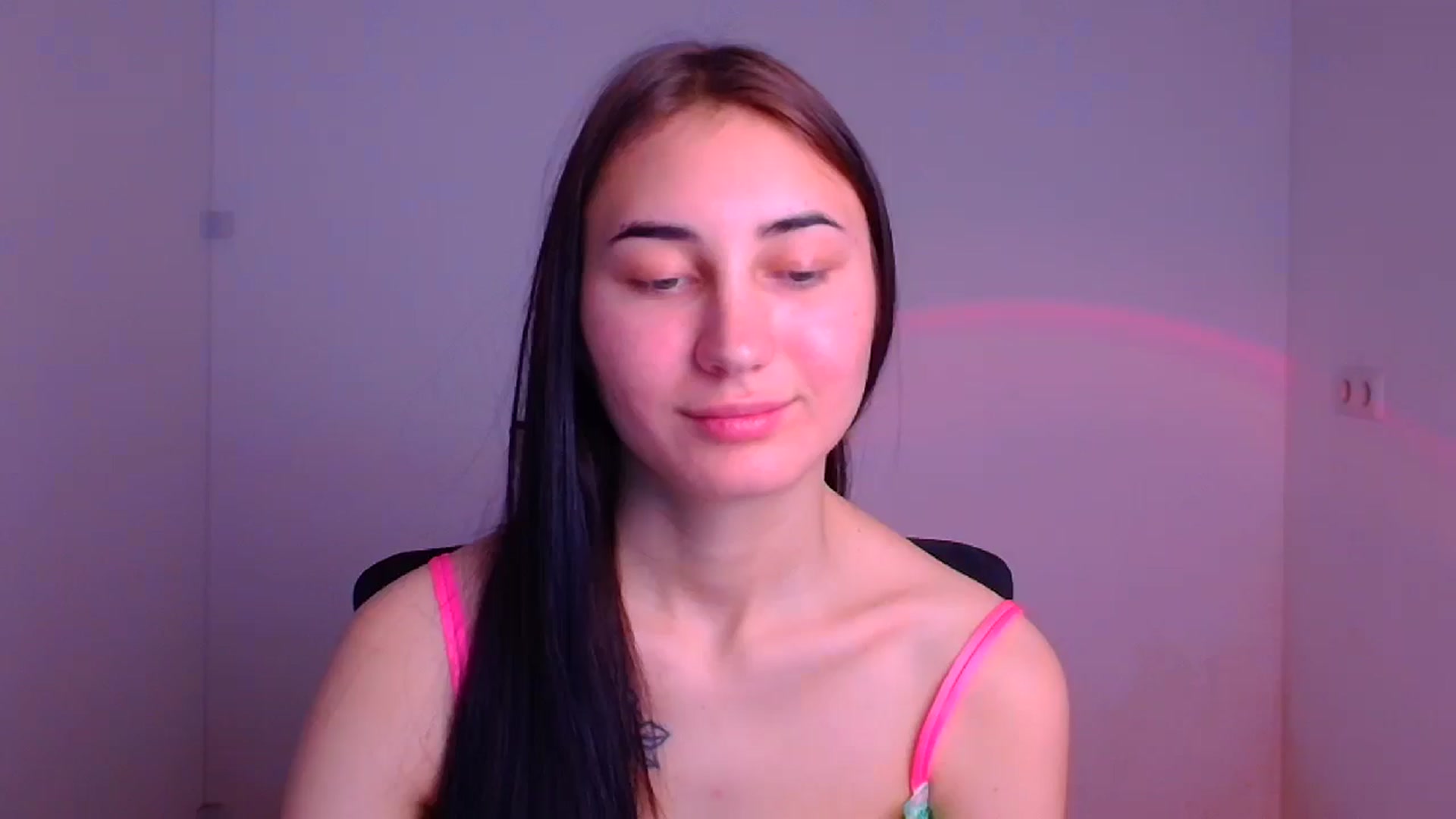 Gallery image thumbnail from Kiss_mia_'s myfreecams stream on, 12/10/2024, 08:33 image 16 of 20
