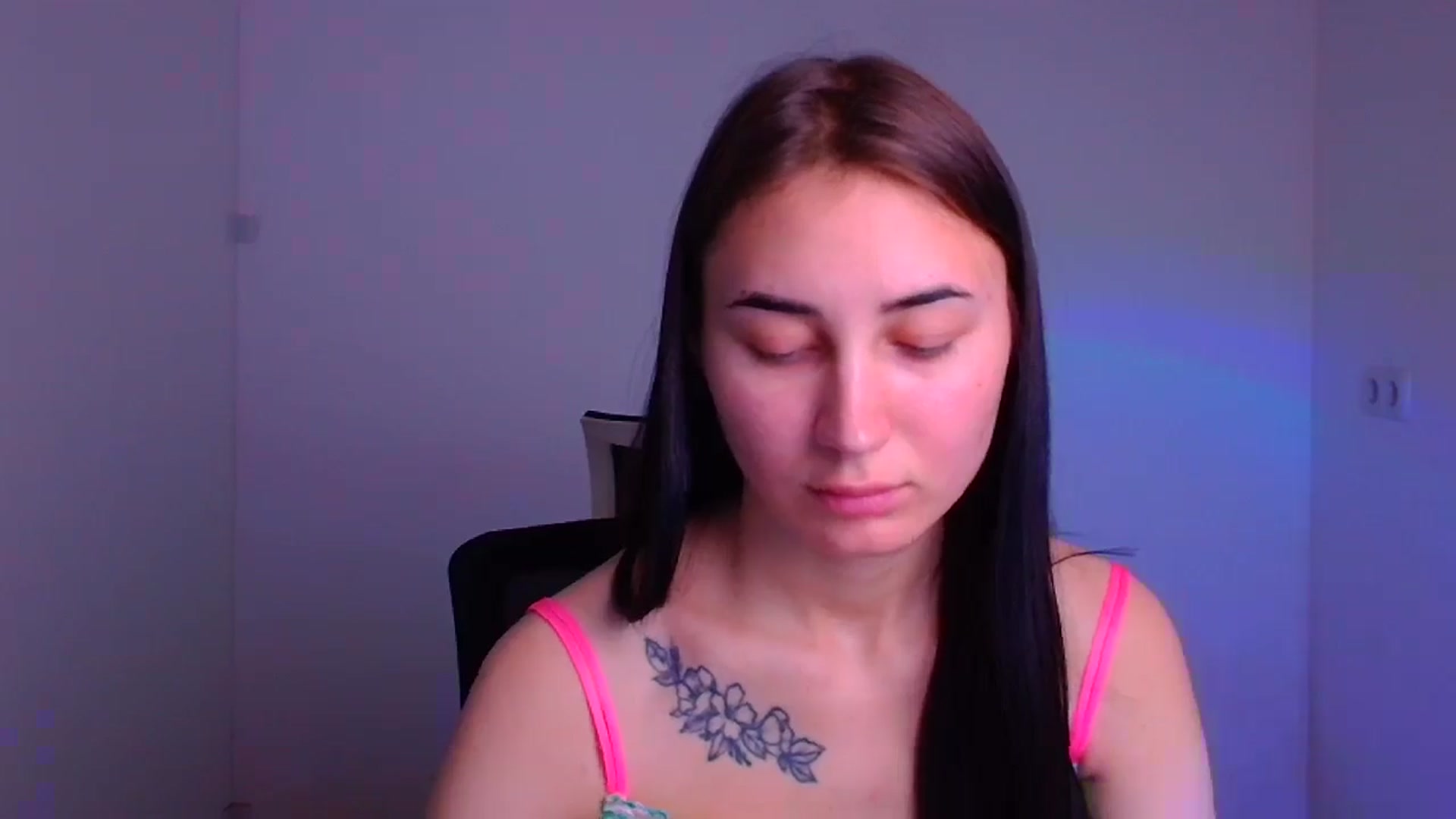Gallery image thumbnail from Kiss_mia_'s myfreecams stream on, 12/10/2024, 10:44 image 3 of 20