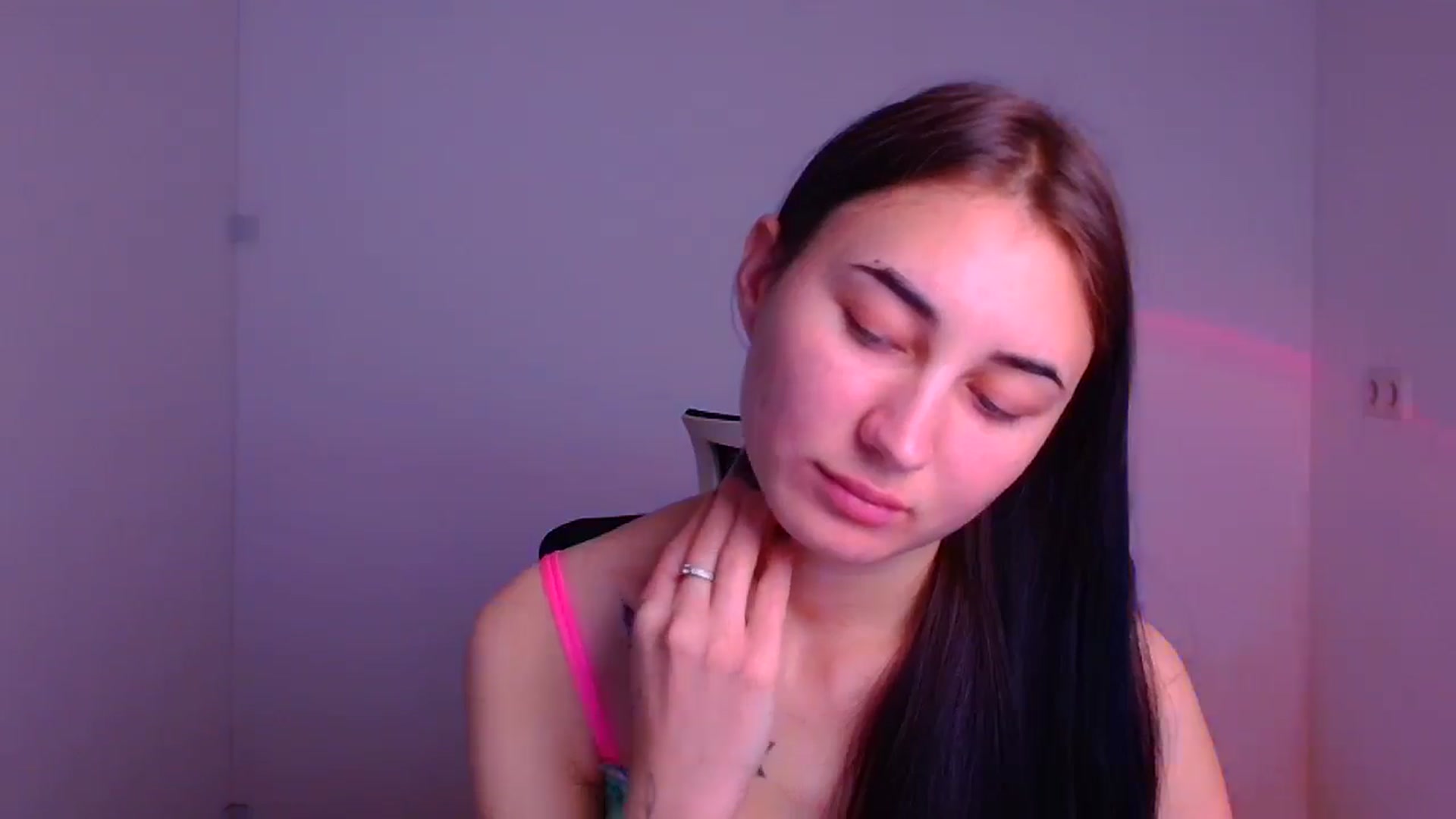 Gallery image thumbnail from Kiss_mia_'s myfreecams stream on, 12/10/2024, 10:44 image 4 of 20