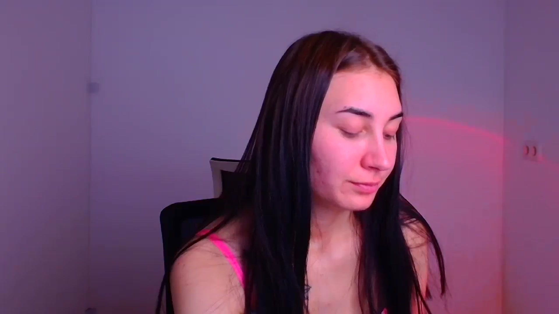 Gallery image thumbnail from Kiss_mia_'s myfreecams stream on, 12/10/2024, 10:44 image 16 of 20