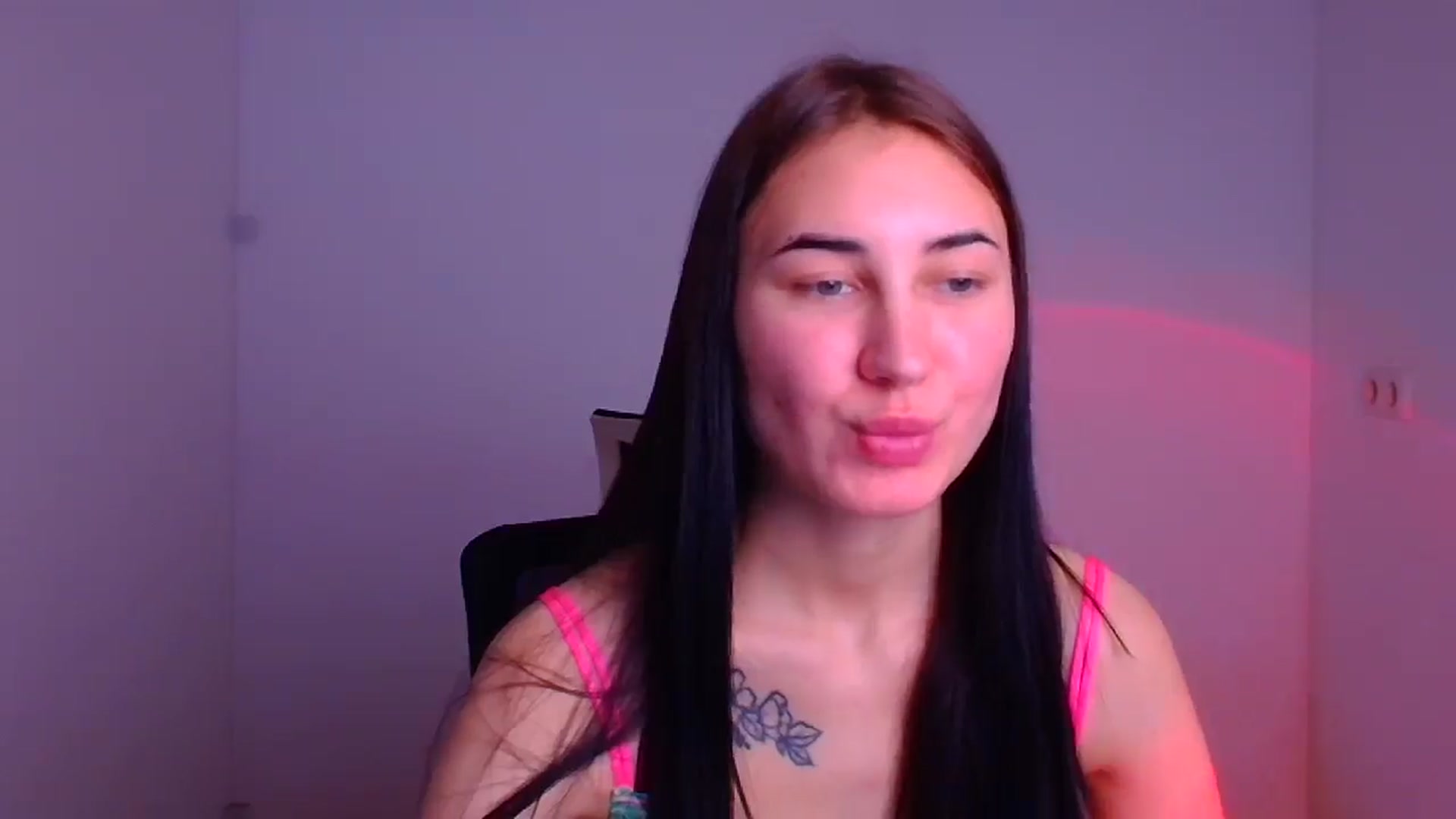 Gallery image thumbnail from Kiss_mia_'s myfreecams stream on, 12/10/2024, 10:44 image 6 of 20
