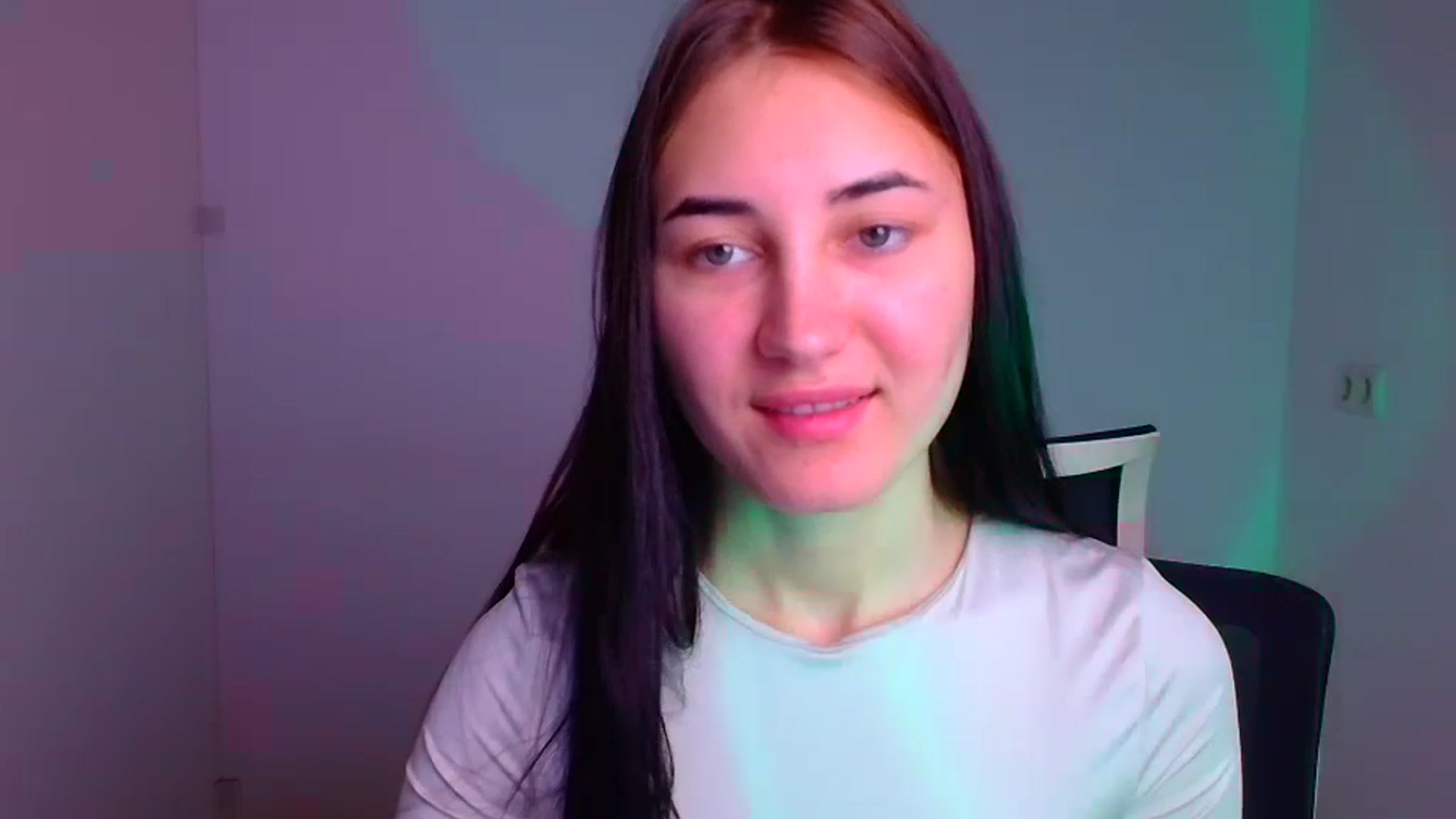 Gallery image thumbnail from Kiss_mia_'s myfreecams stream on, 12/12/2024, 07:09 image 15 of 20