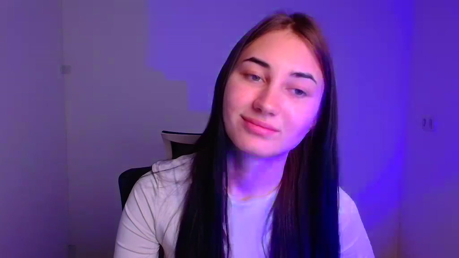 Gallery image thumbnail from Kiss_mia_'s myfreecams stream on, 12/12/2024, 07:09 image 12 of 20