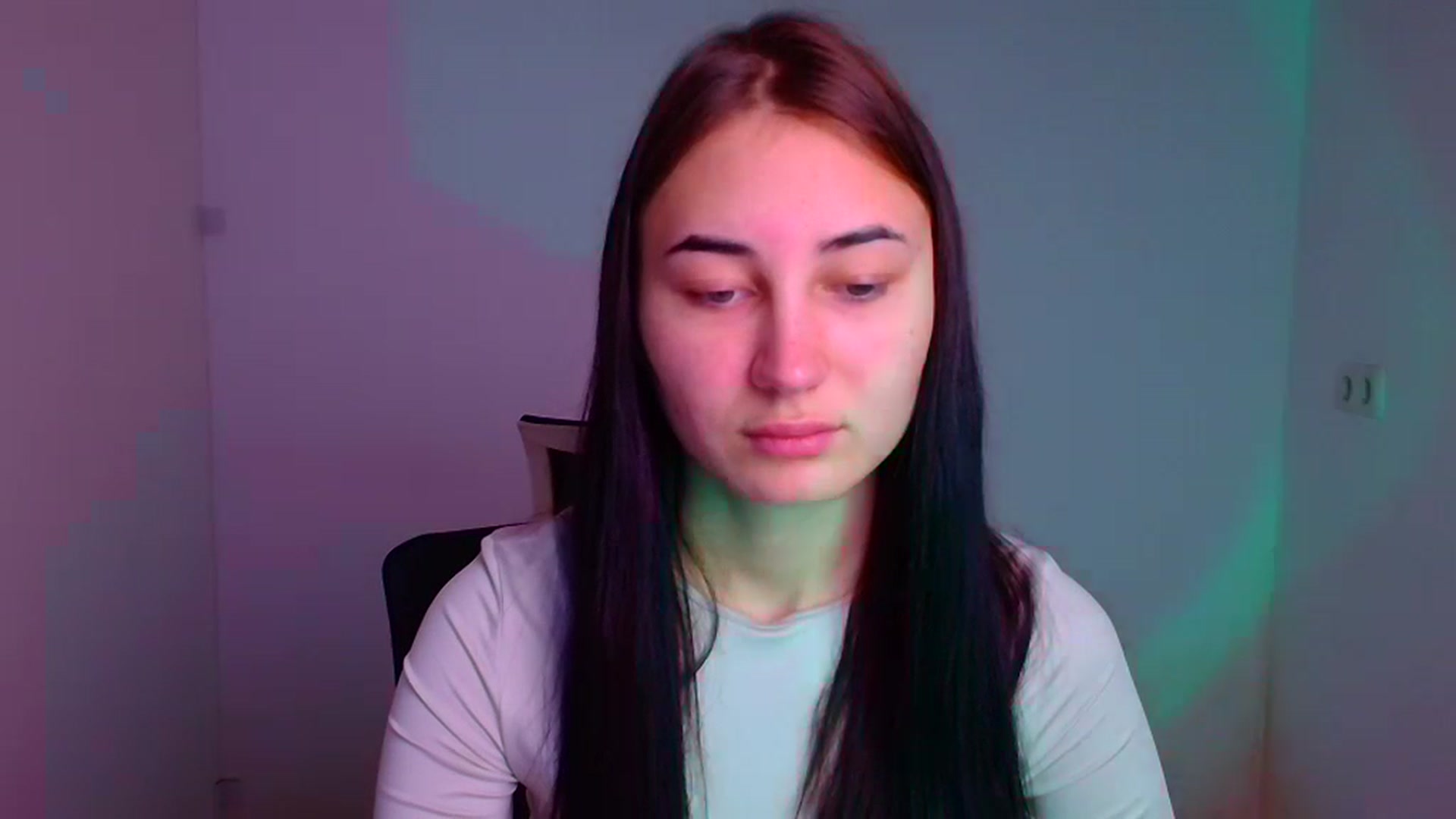 Gallery image thumbnail from Kiss_mia_'s myfreecams stream on, 12/12/2024, 07:09 image 2 of 20
