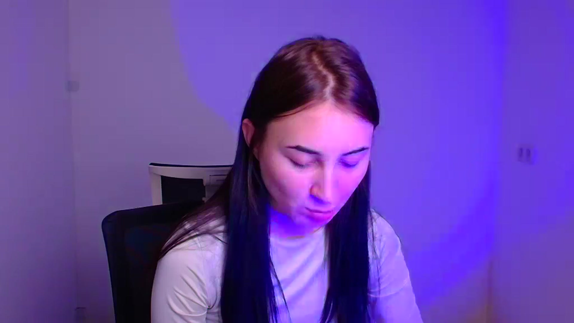Gallery image thumbnail from Kiss_mia_'s myfreecams stream on, 12/12/2024, 09:25 image 4 of 20