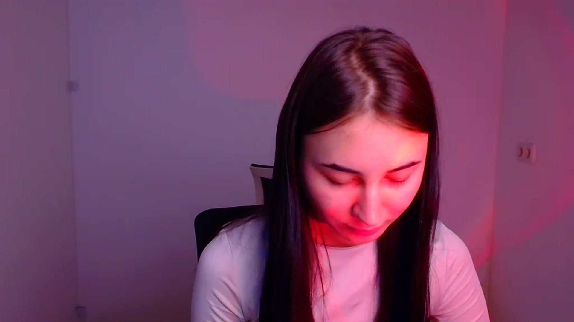 Gallery image thumbnail from Kiss_mia_'s myfreecams stream on, 12/12/2024, 09:25 image 12 of 20
