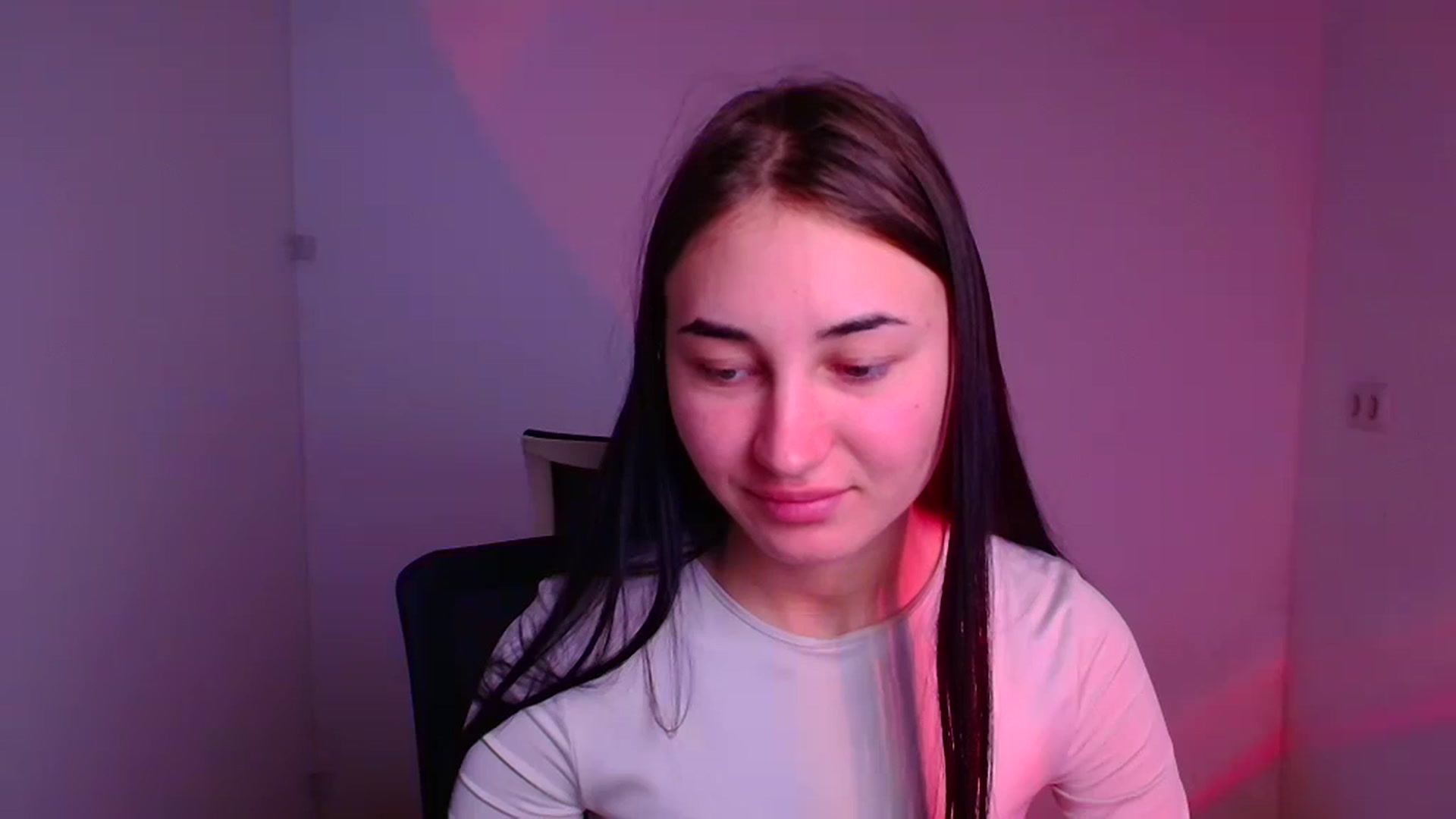 Gallery image thumbnail from Kiss_mia_'s myfreecams stream on, 12/13/2024, 10:08 image 19 of 20